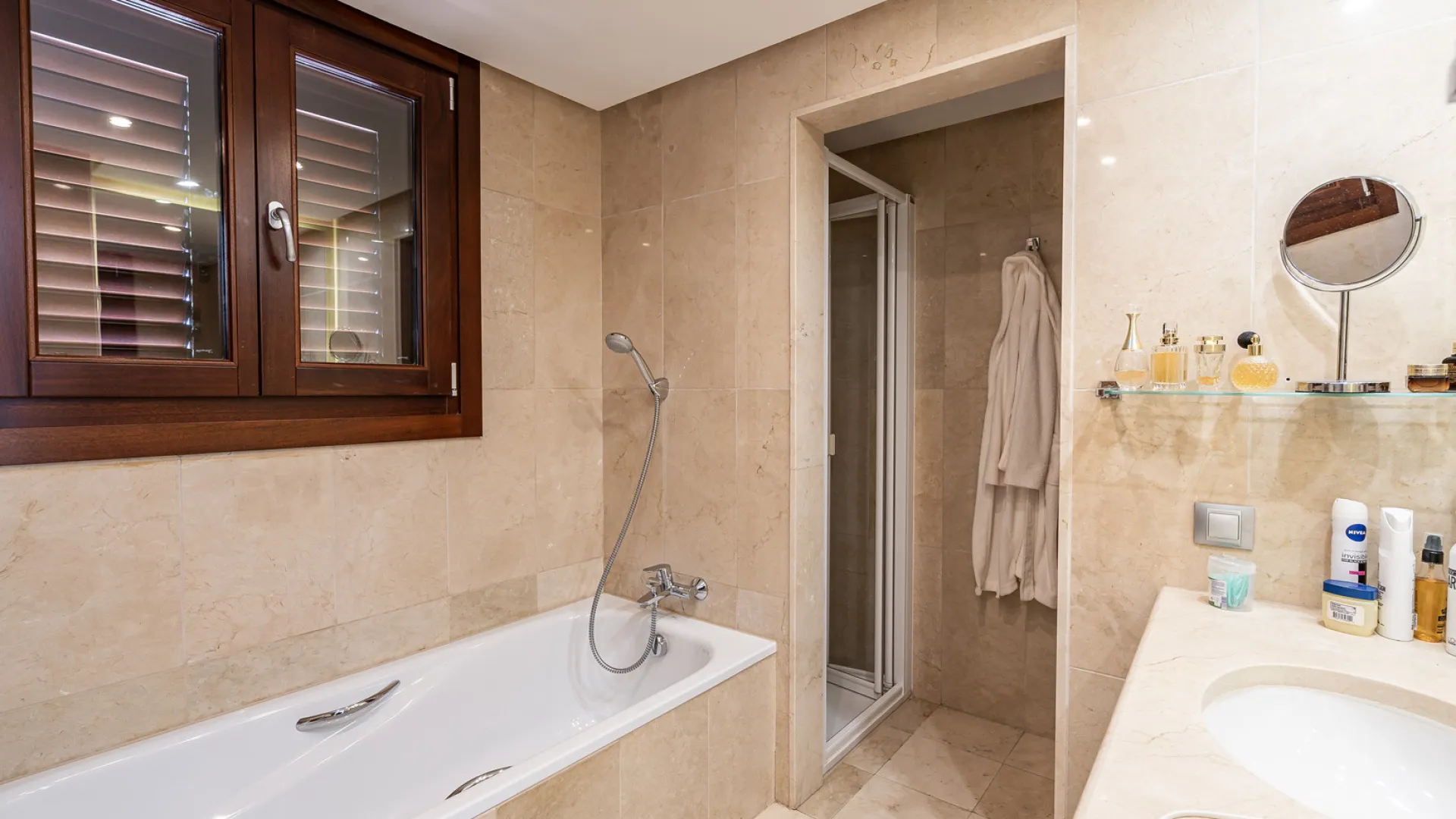 Buy town house in El Velerin with 5 bedrooms
