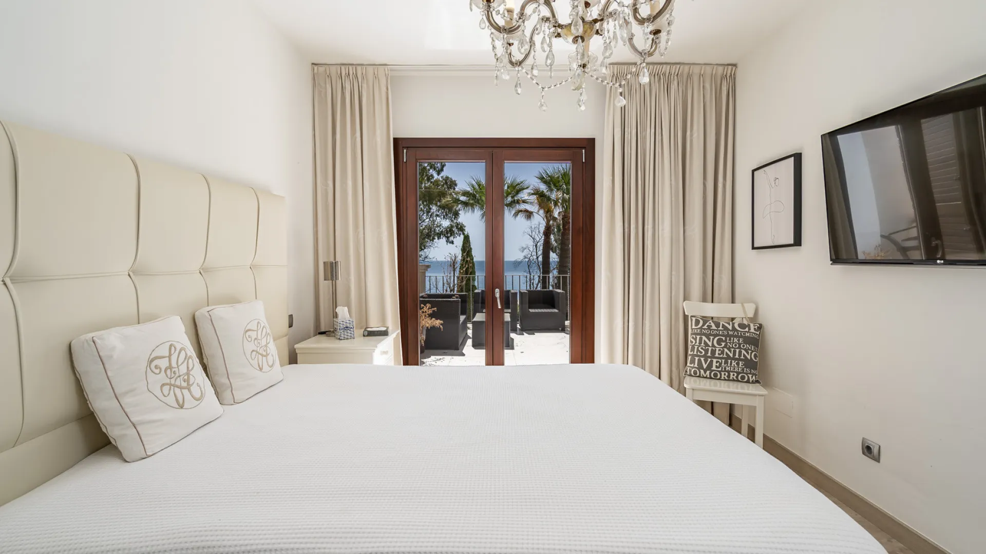 Buy town house in El Velerin with 5 bedrooms