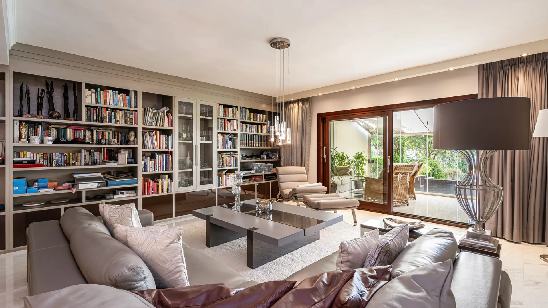 Buy town house in El Velerin with 5 bedrooms