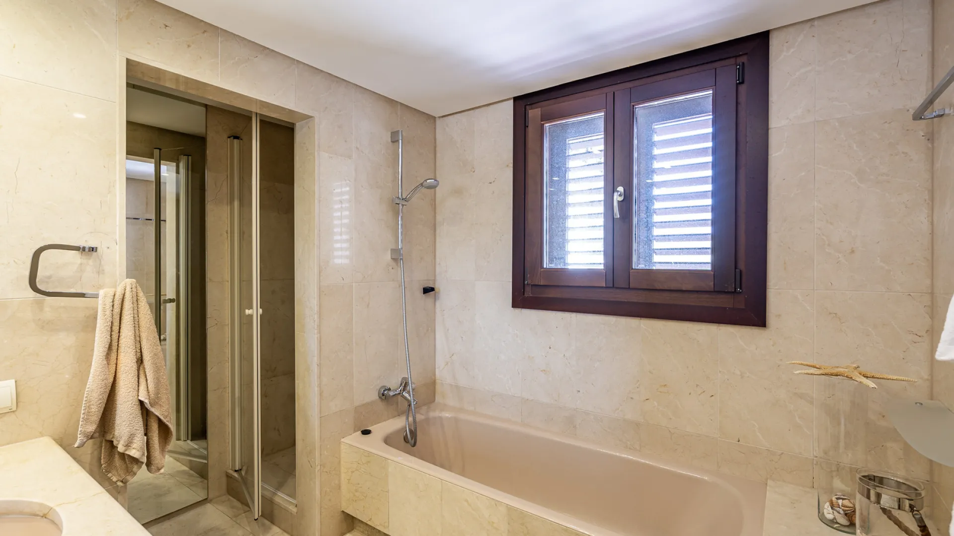 Buy town house in El Velerin with 5 bedrooms