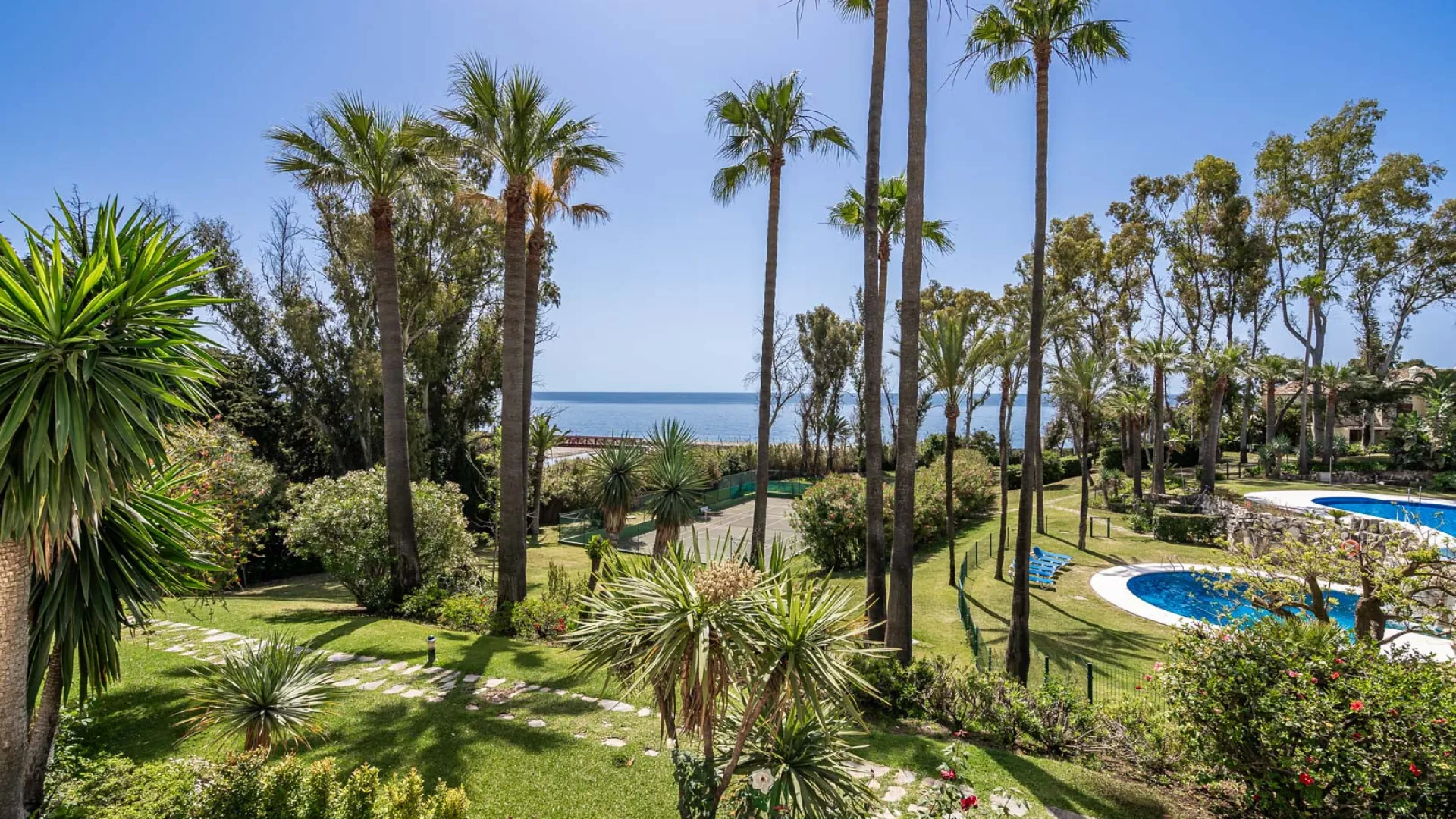 Buy town house in El Velerin with 5 bedrooms