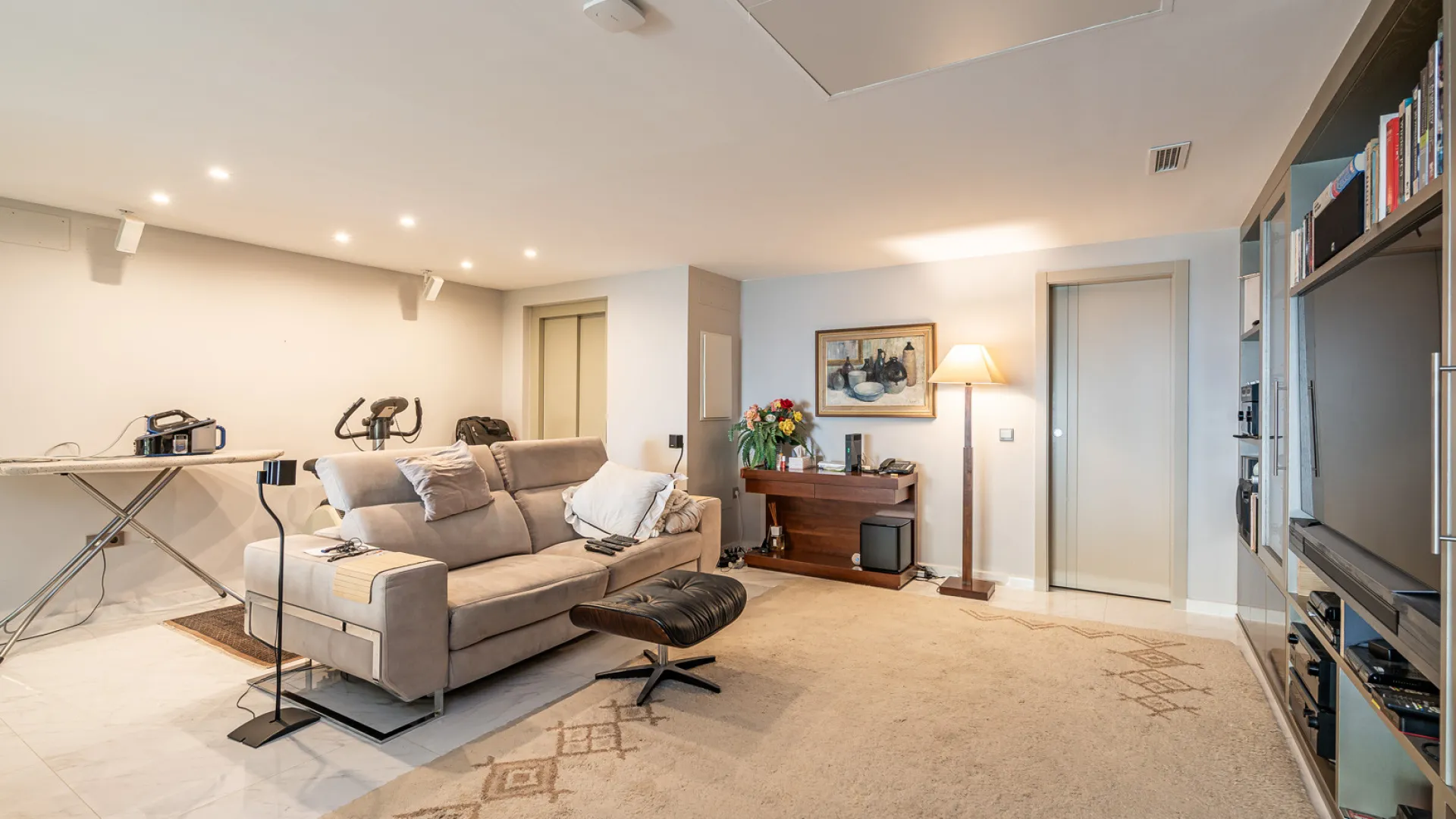 Buy town house in El Velerin with 5 bedrooms