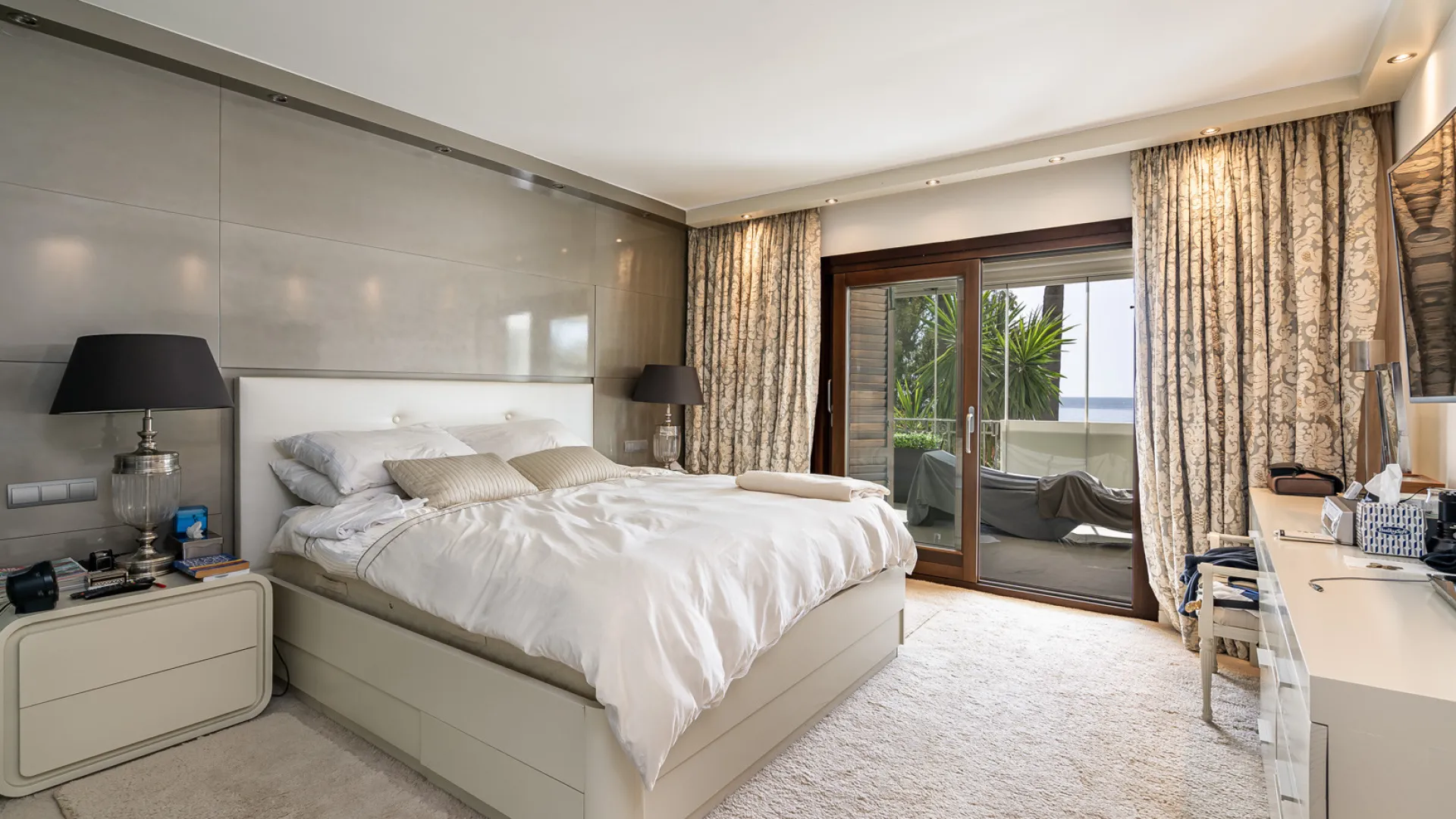 Buy town house in El Velerin with 5 bedrooms