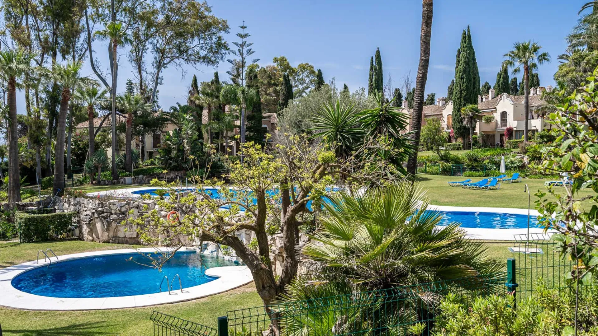 Buy town house in El Velerin with 5 bedrooms