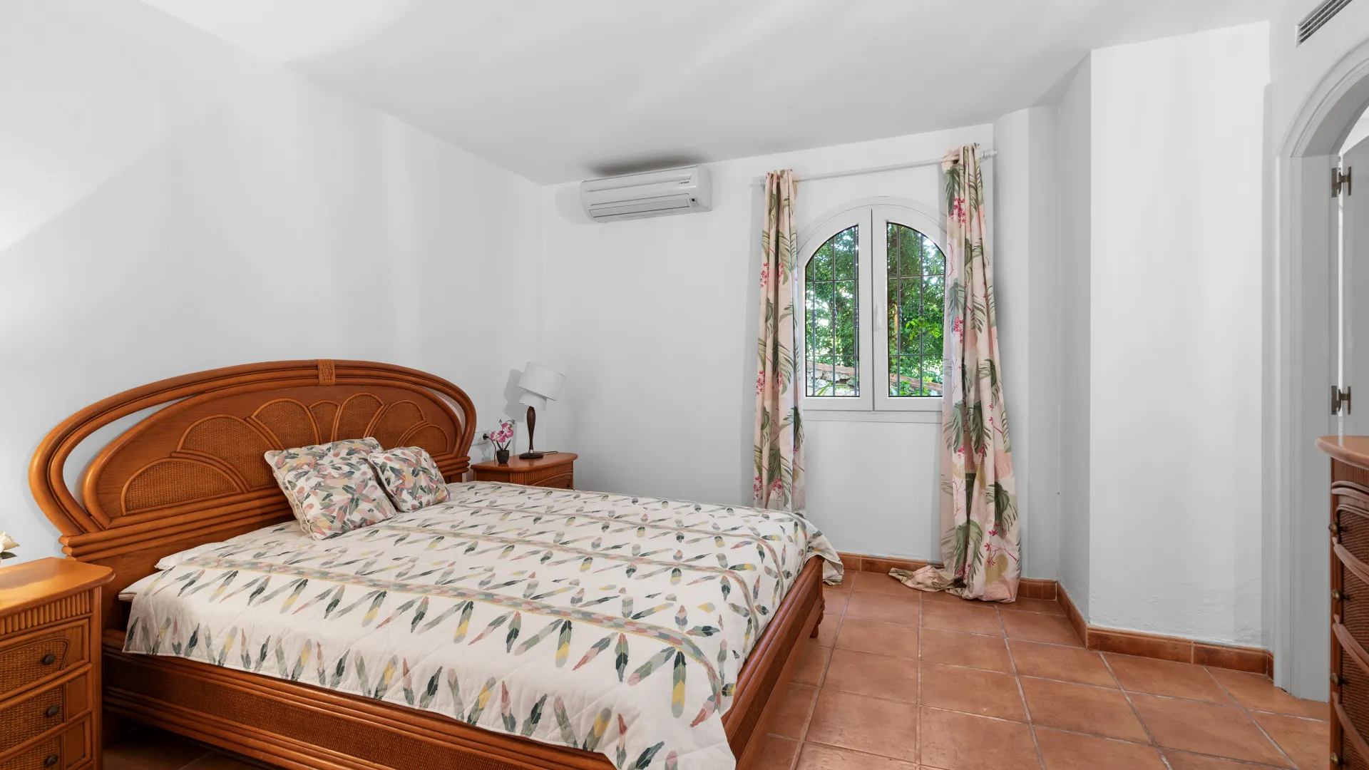 Rio Real 6 bedrooms villa for sale