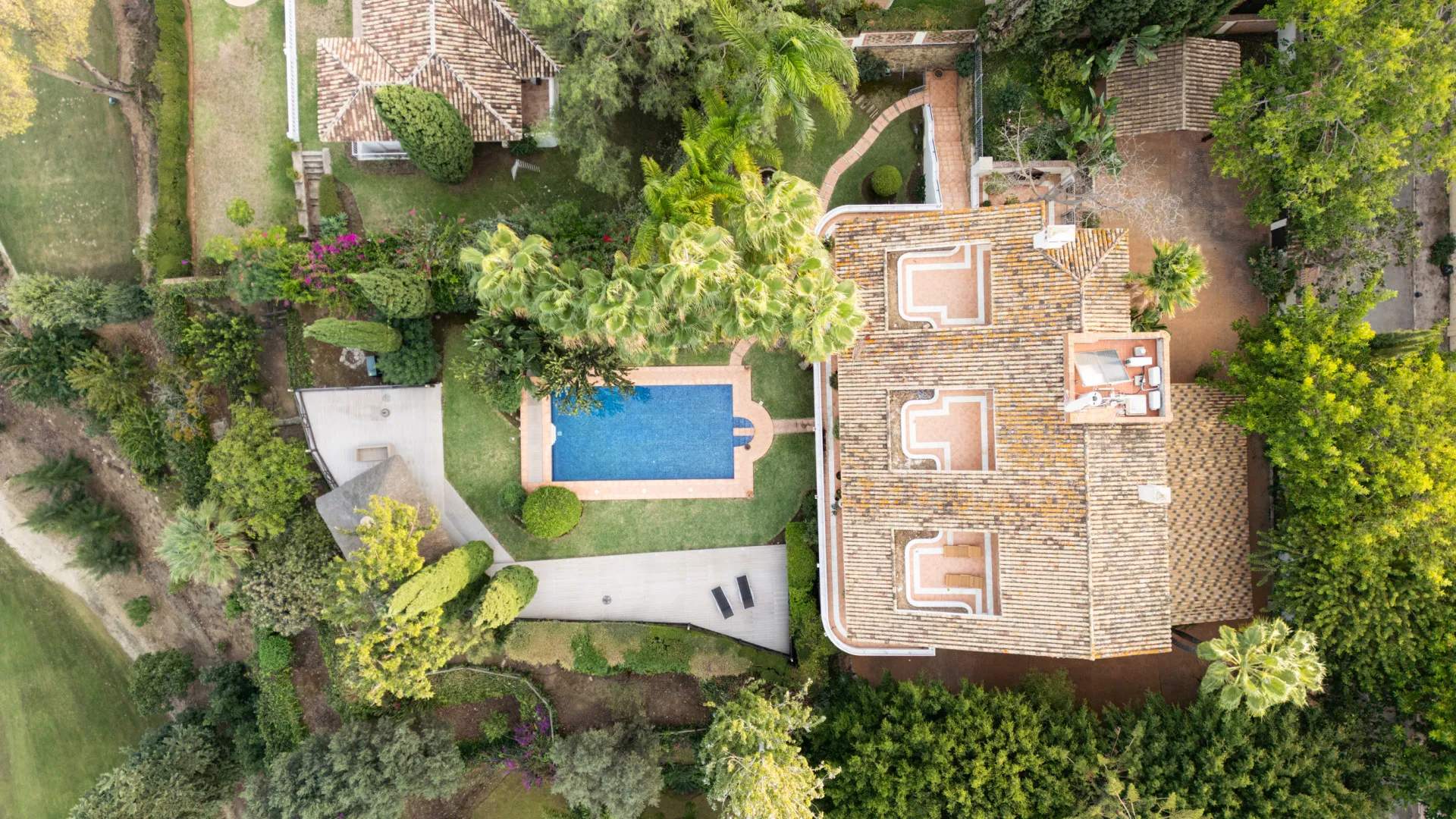 Rio Real 6 bedrooms villa for sale