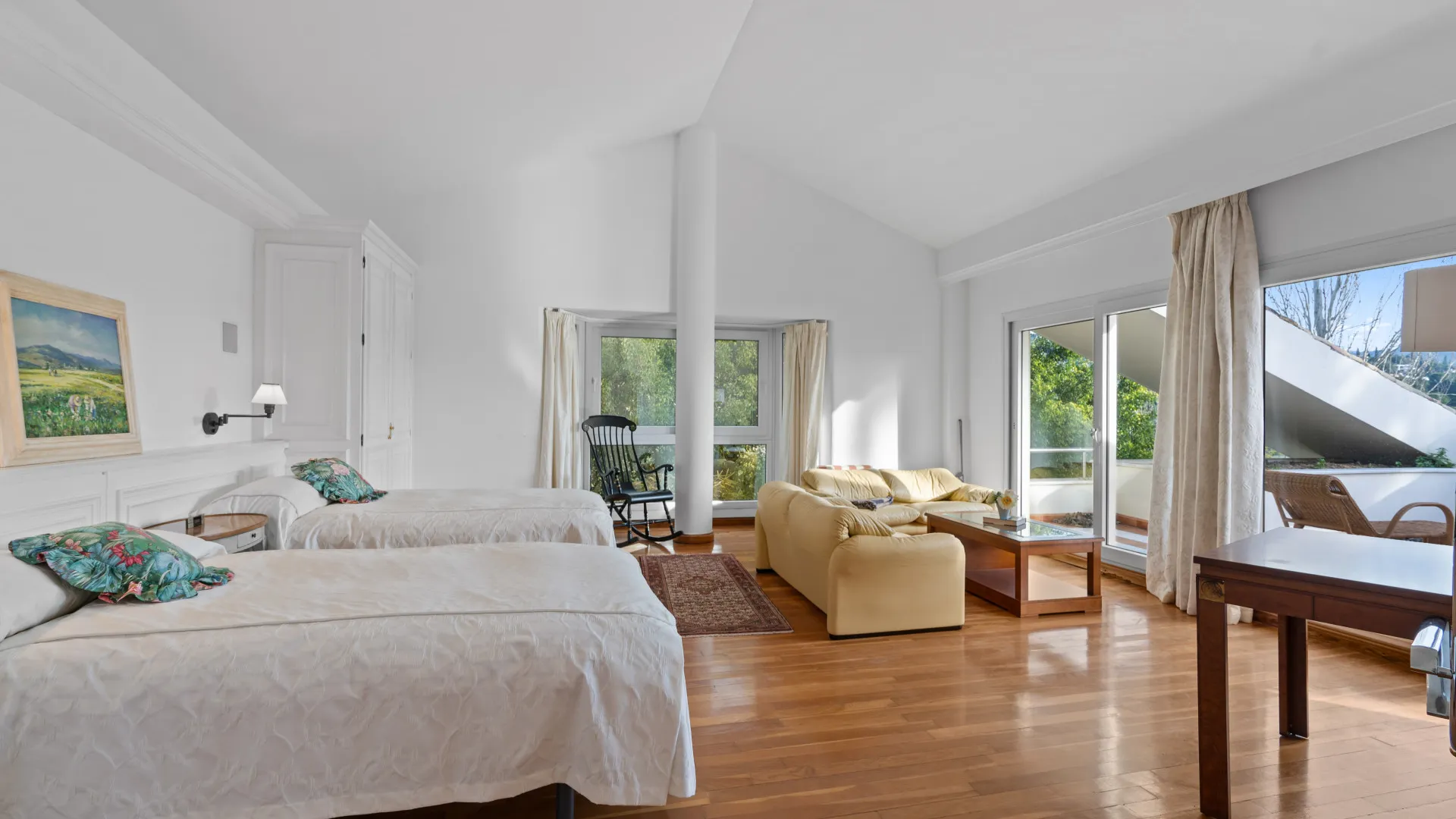 Rio Real 6 bedrooms villa for sale