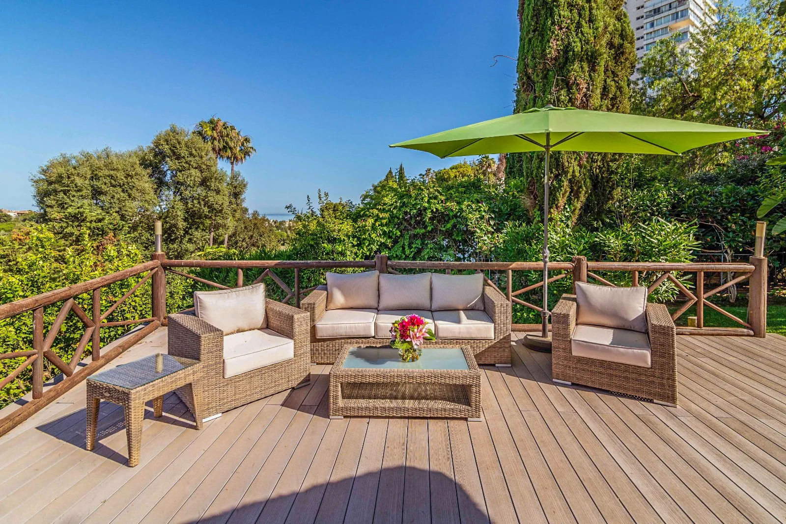 Rio Real 6 bedrooms villa for sale