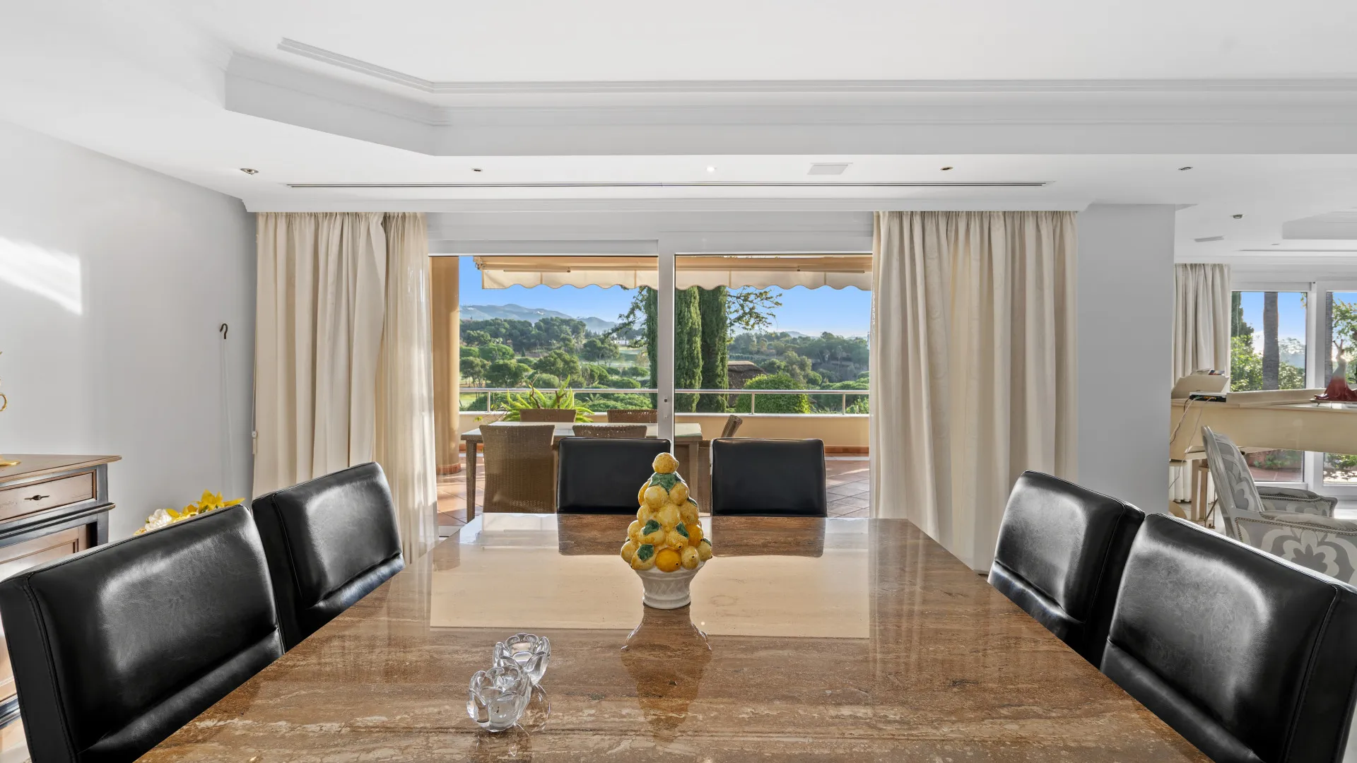 Rio Real 6 bedrooms villa for sale