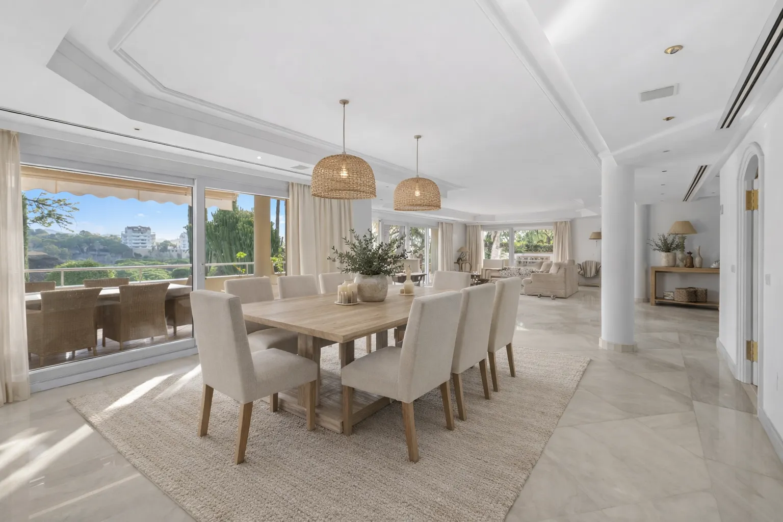 Rio Real 6 bedrooms villa for sale