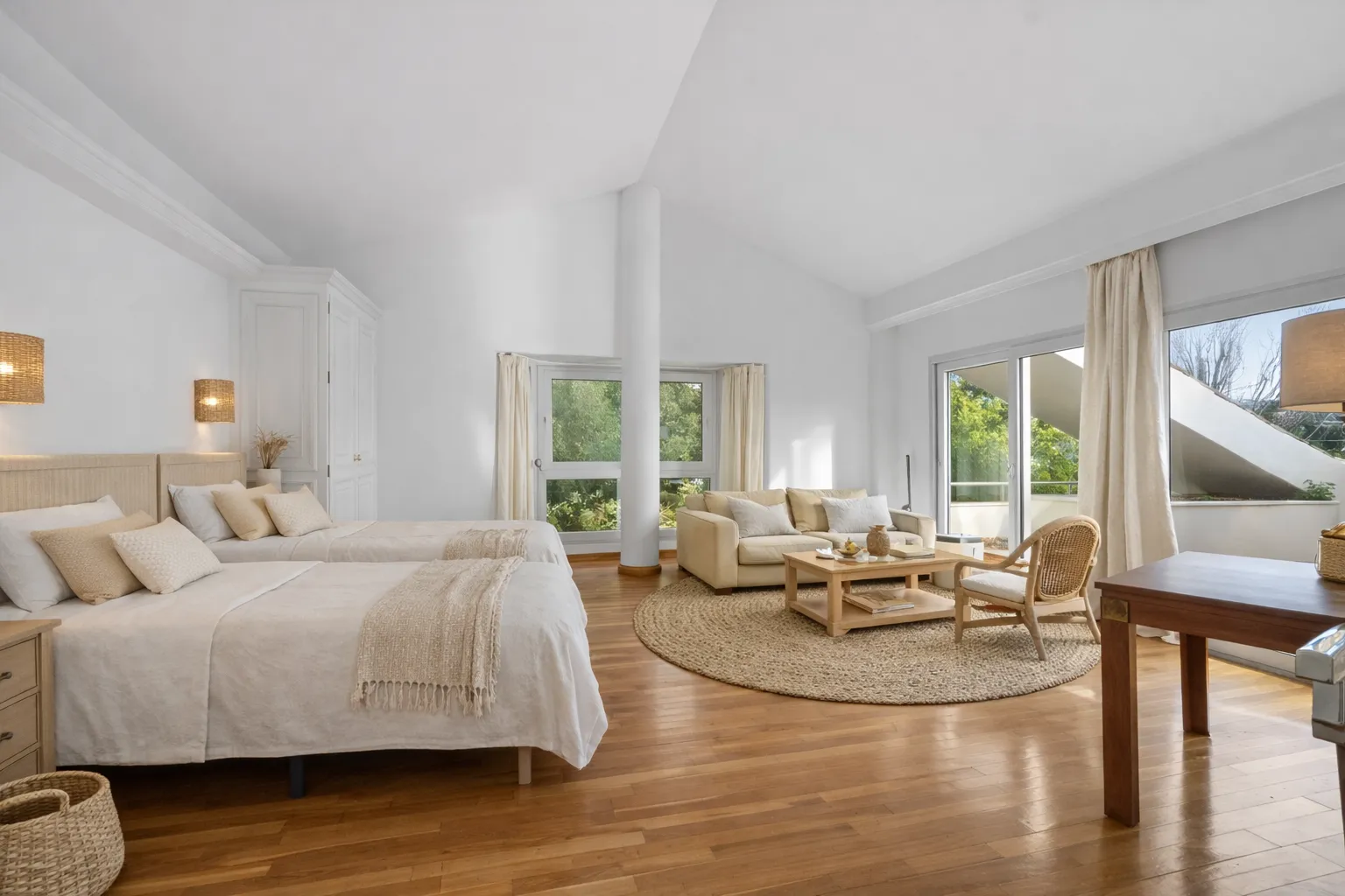Rio Real 6 bedrooms villa for sale