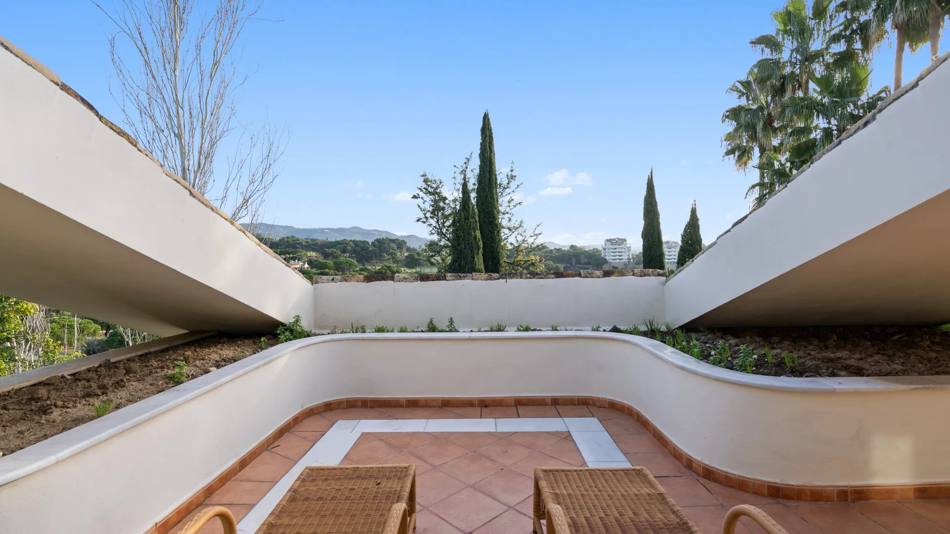 Rio Real 6 bedrooms villa for sale