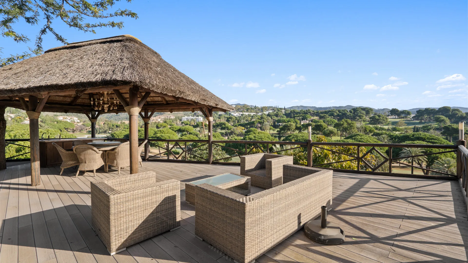 Rio Real 6 bedrooms villa for sale
