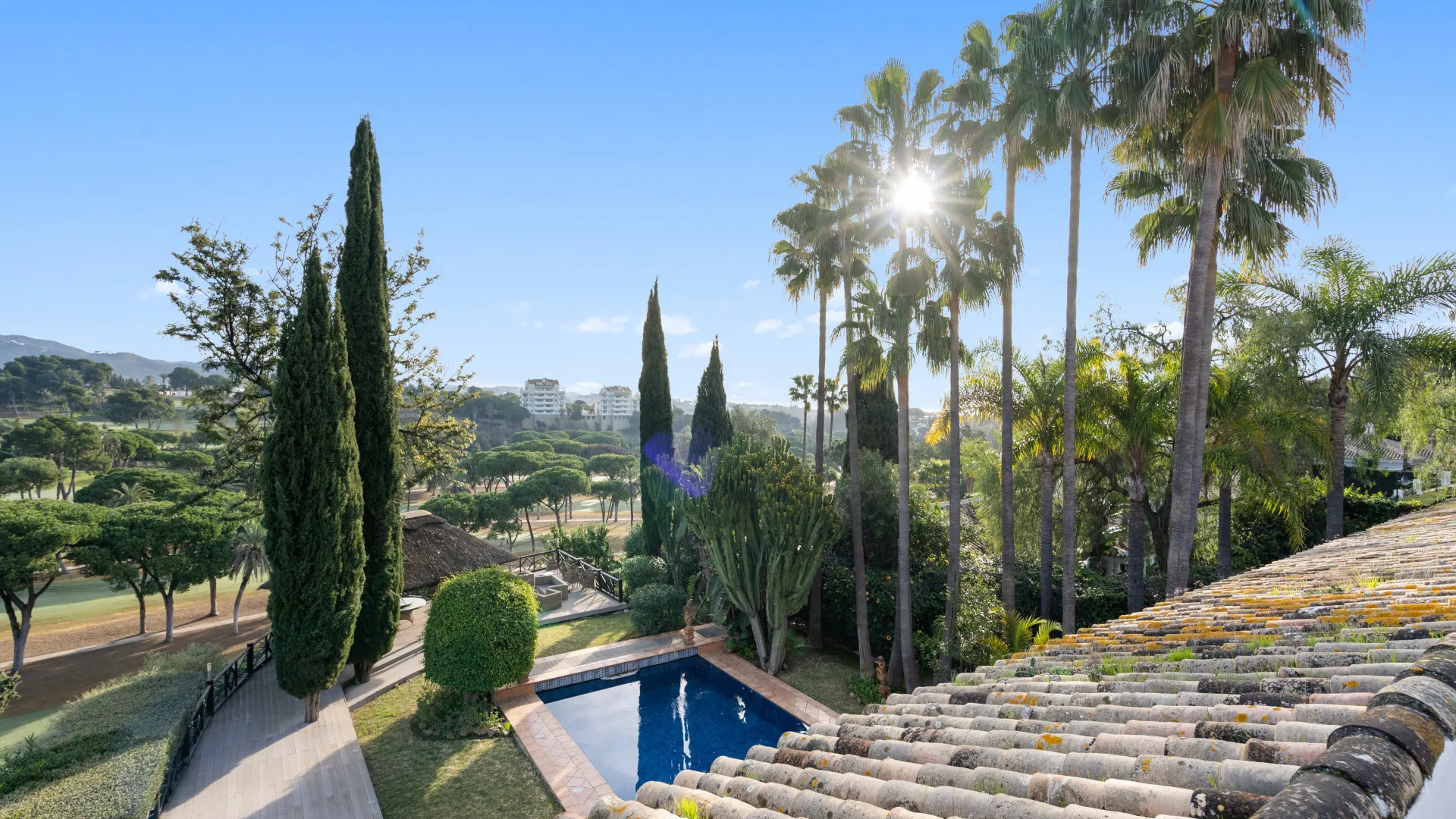 Rio Real 6 bedrooms villa for sale