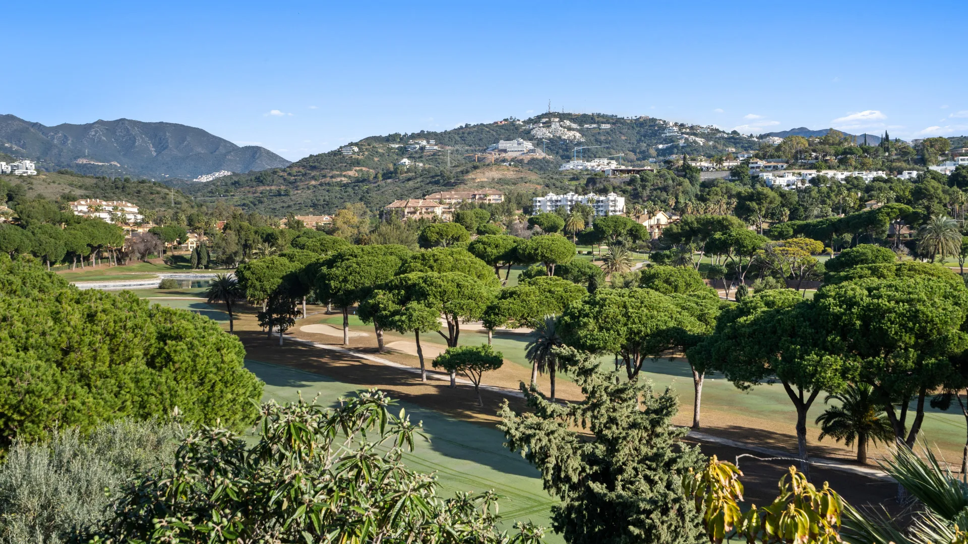 Rio Real 6 bedrooms villa for sale