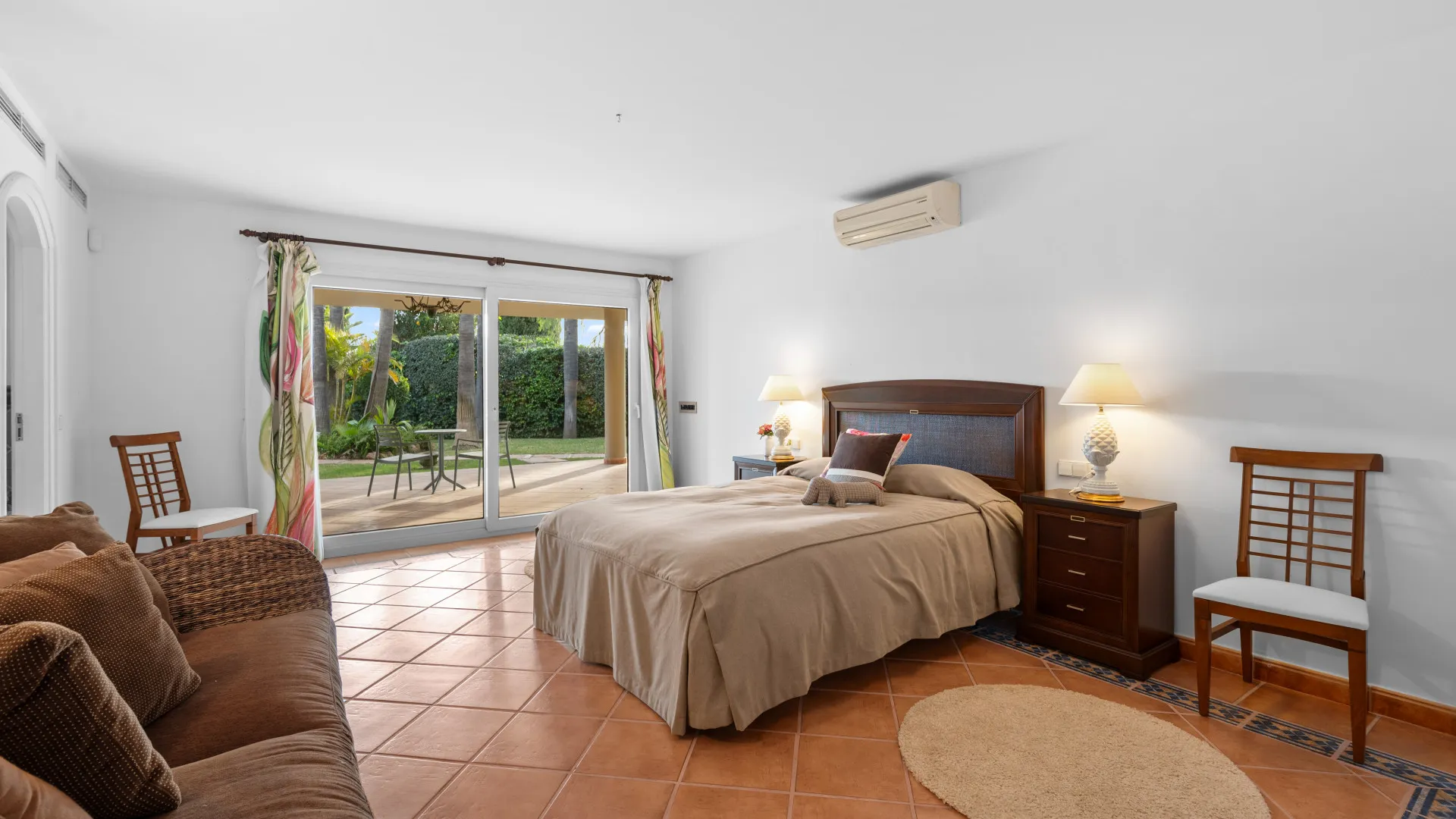 Rio Real 6 bedrooms villa for sale