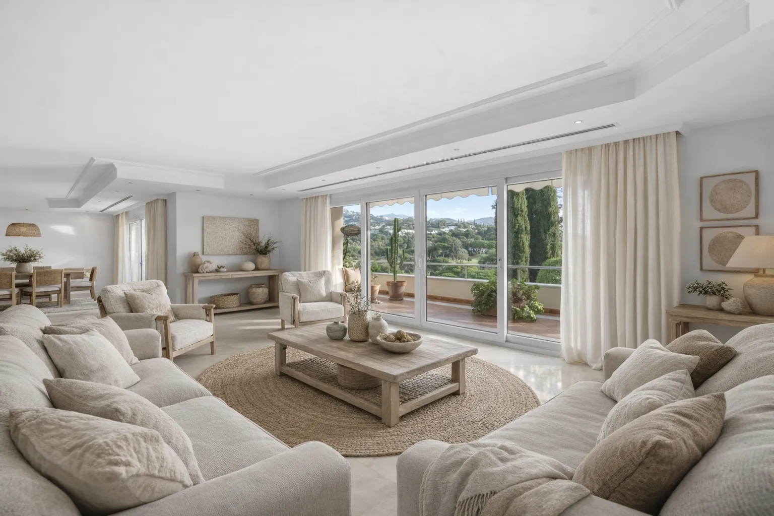 Rio Real 6 bedrooms villa for sale