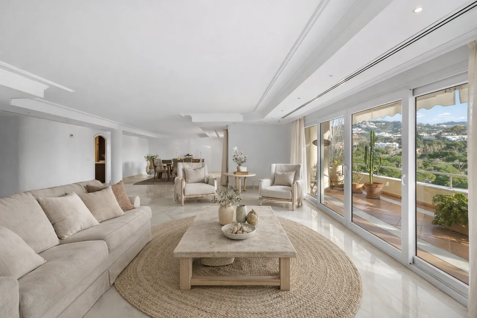 Rio Real 6 bedrooms villa for sale