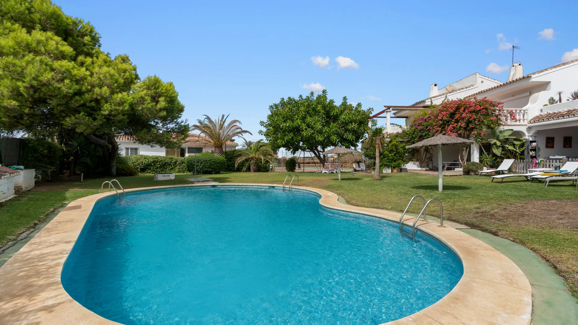 Town house for sale in Costabella with 3 bedrooms