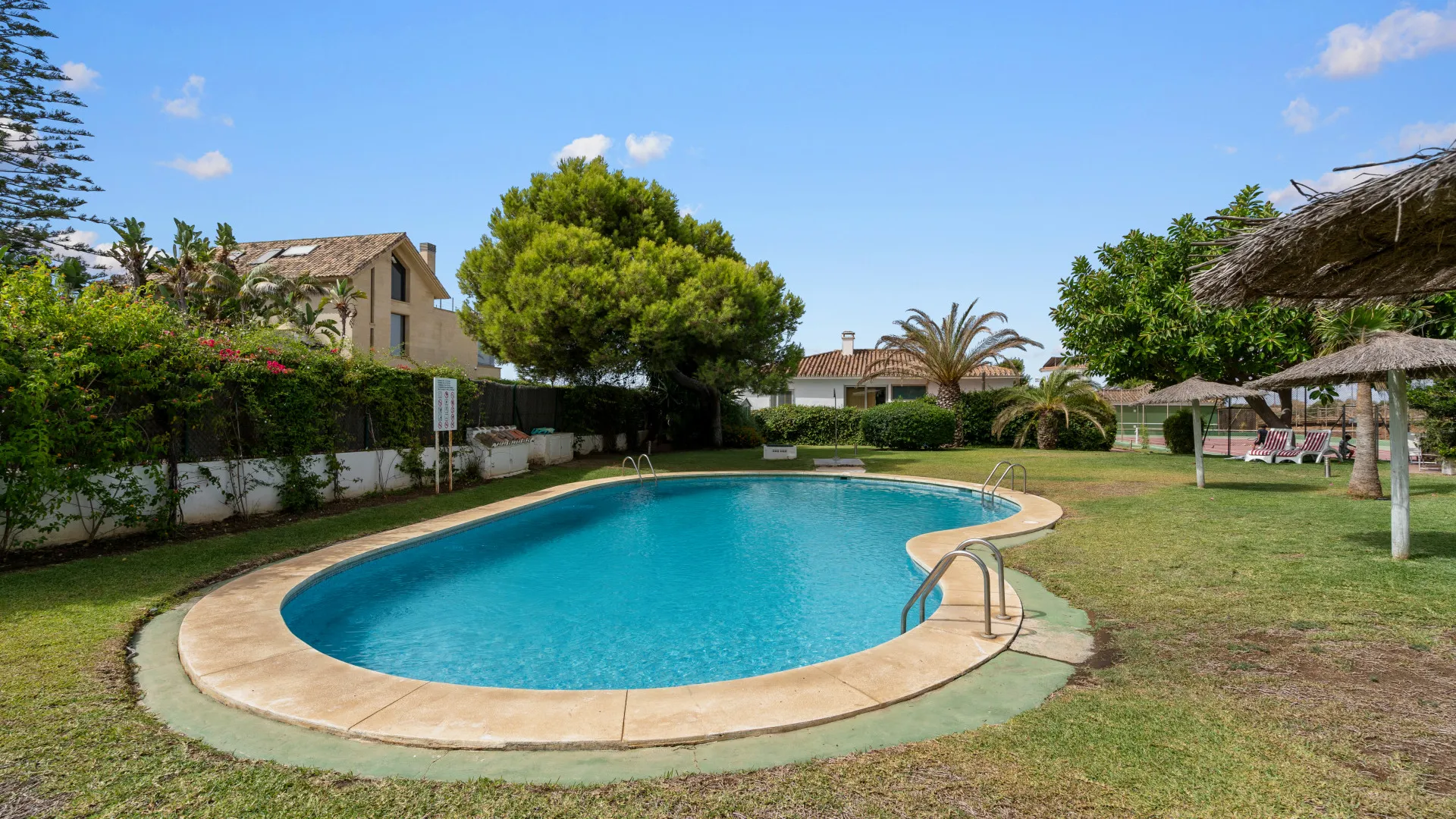Town house for sale in Costabella with 3 bedrooms