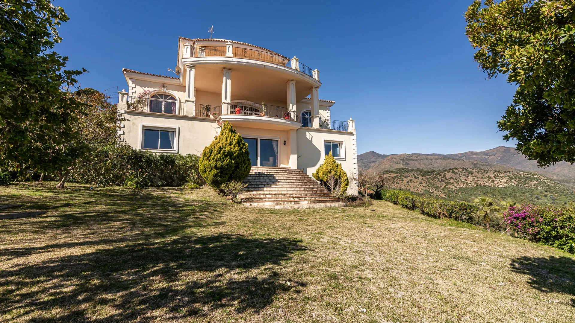 Villa en venta en Forest Hills