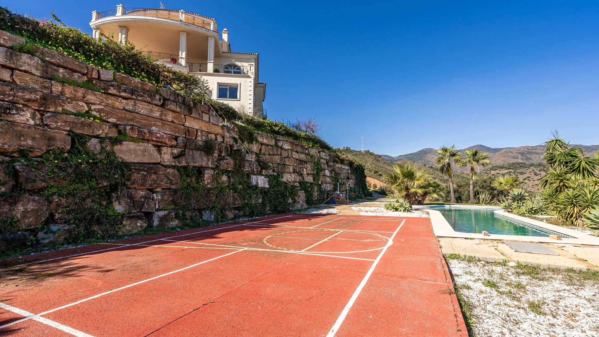 Villa en venta en Forest Hills