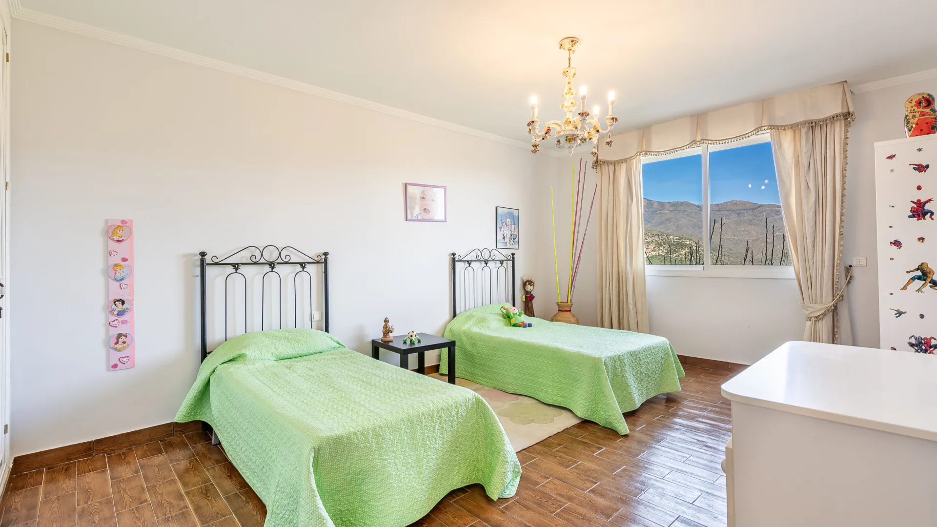Villa en venta en Forest Hills