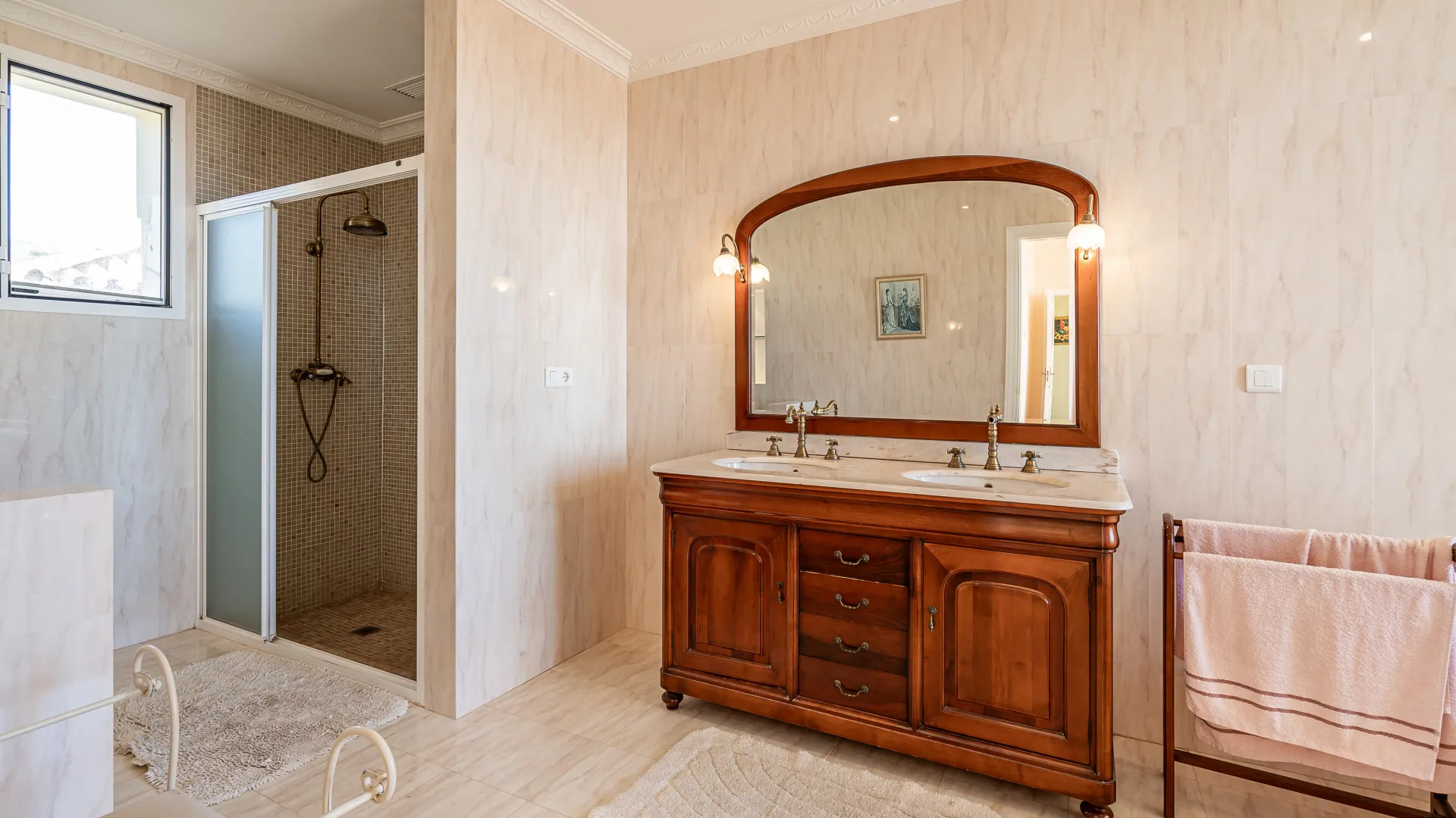 Villa en venta en Forest Hills