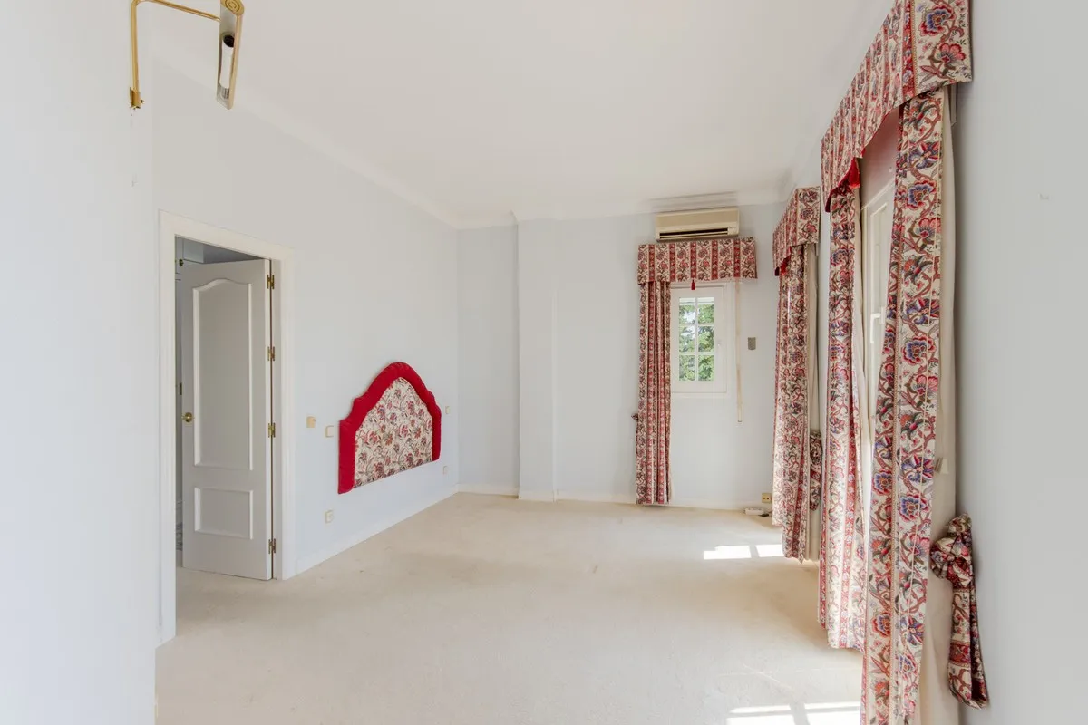 6 bedrooms Torrequebrada villa for sale