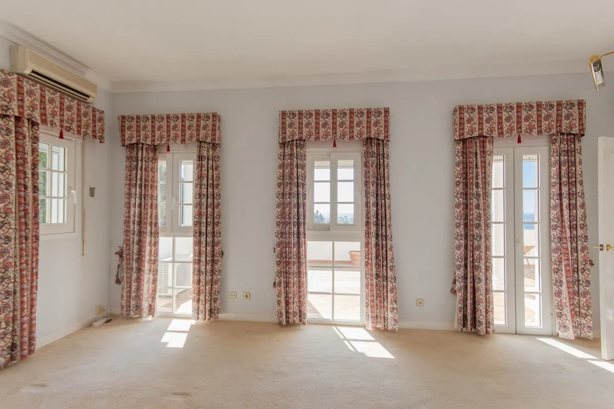 6 bedrooms Torrequebrada villa for sale