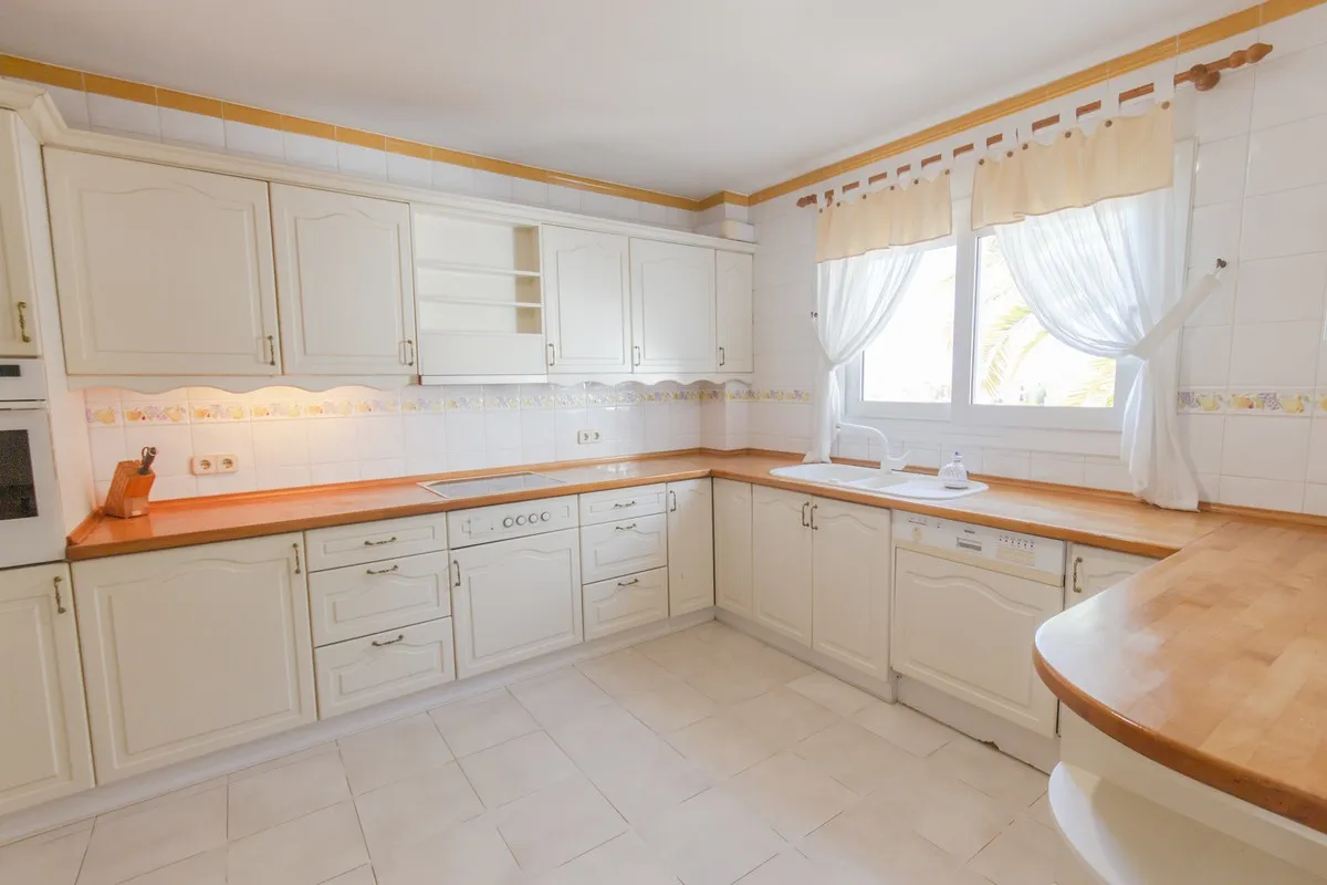 6 bedrooms Torrequebrada villa for sale