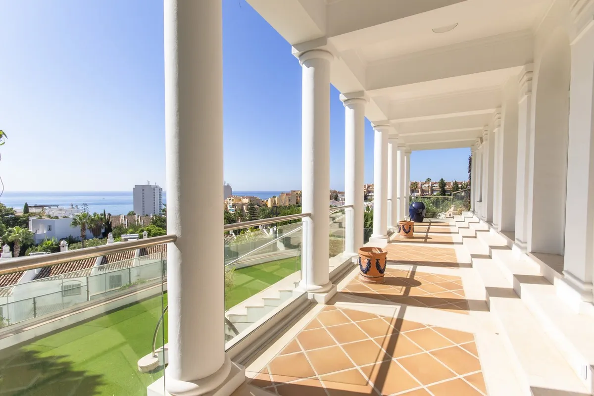 6 bedrooms Torrequebrada villa for sale