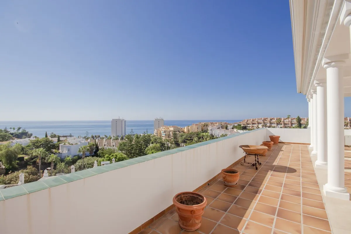 6 bedrooms Torrequebrada villa for sale