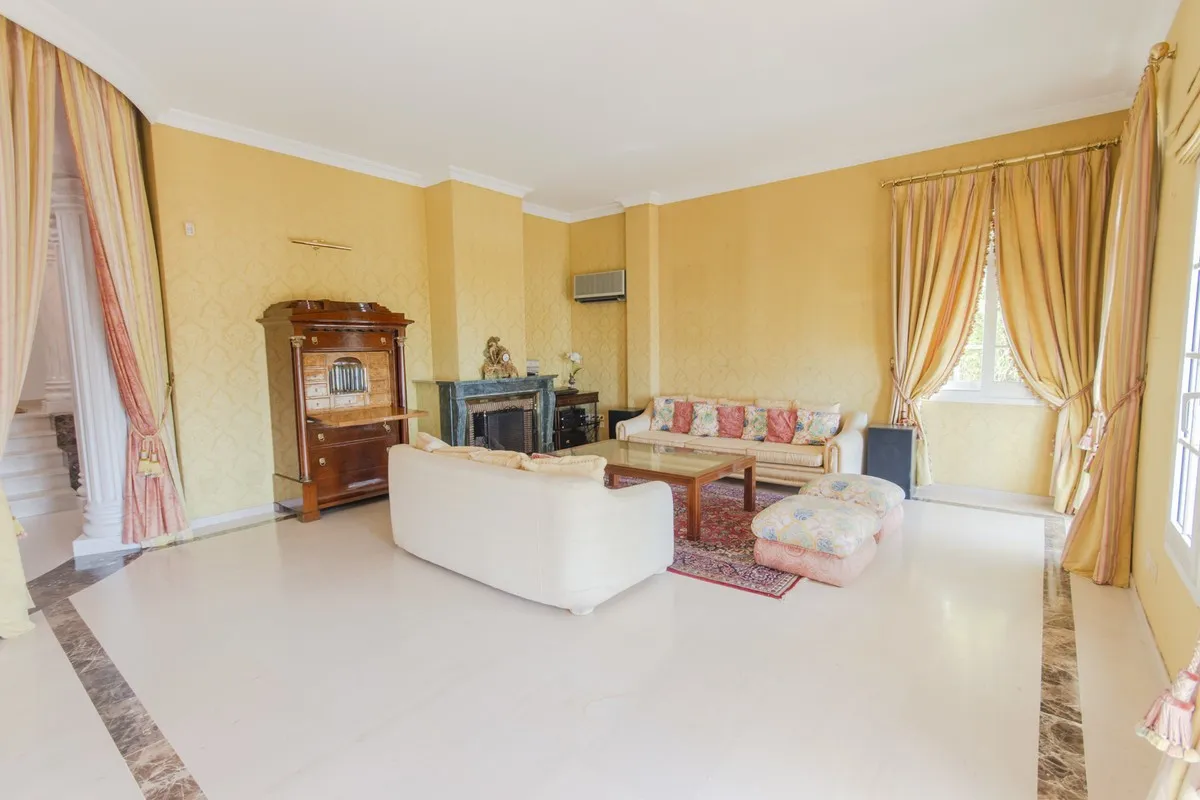 6 bedrooms Torrequebrada villa for sale