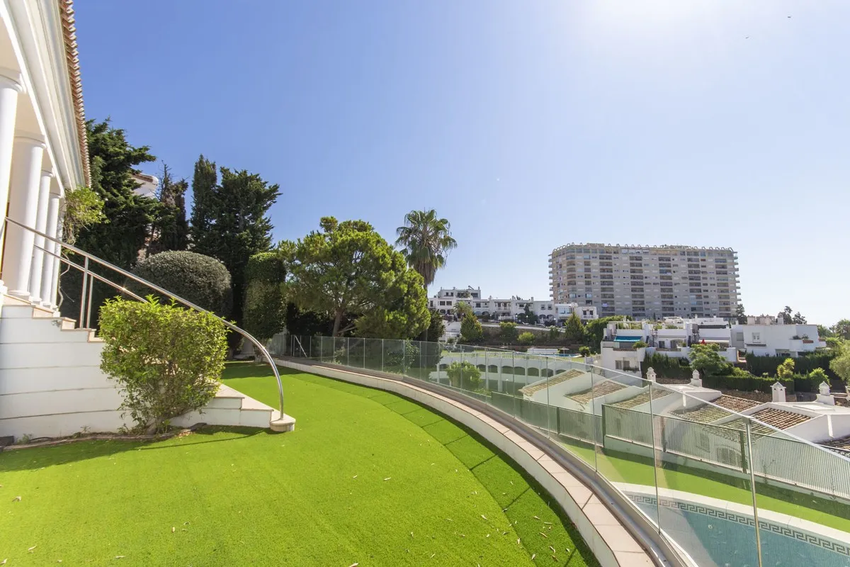 6 bedrooms Torrequebrada villa for sale