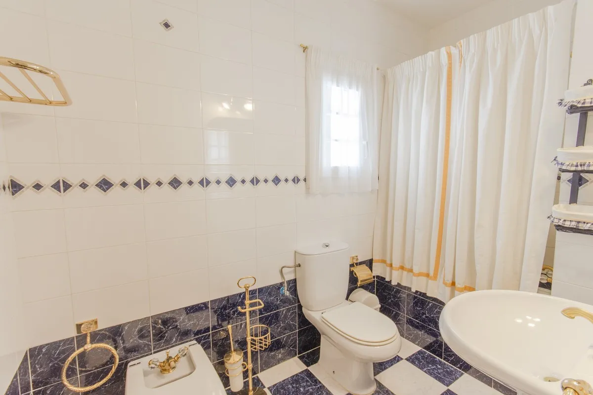 6 bedrooms Torrequebrada villa for sale