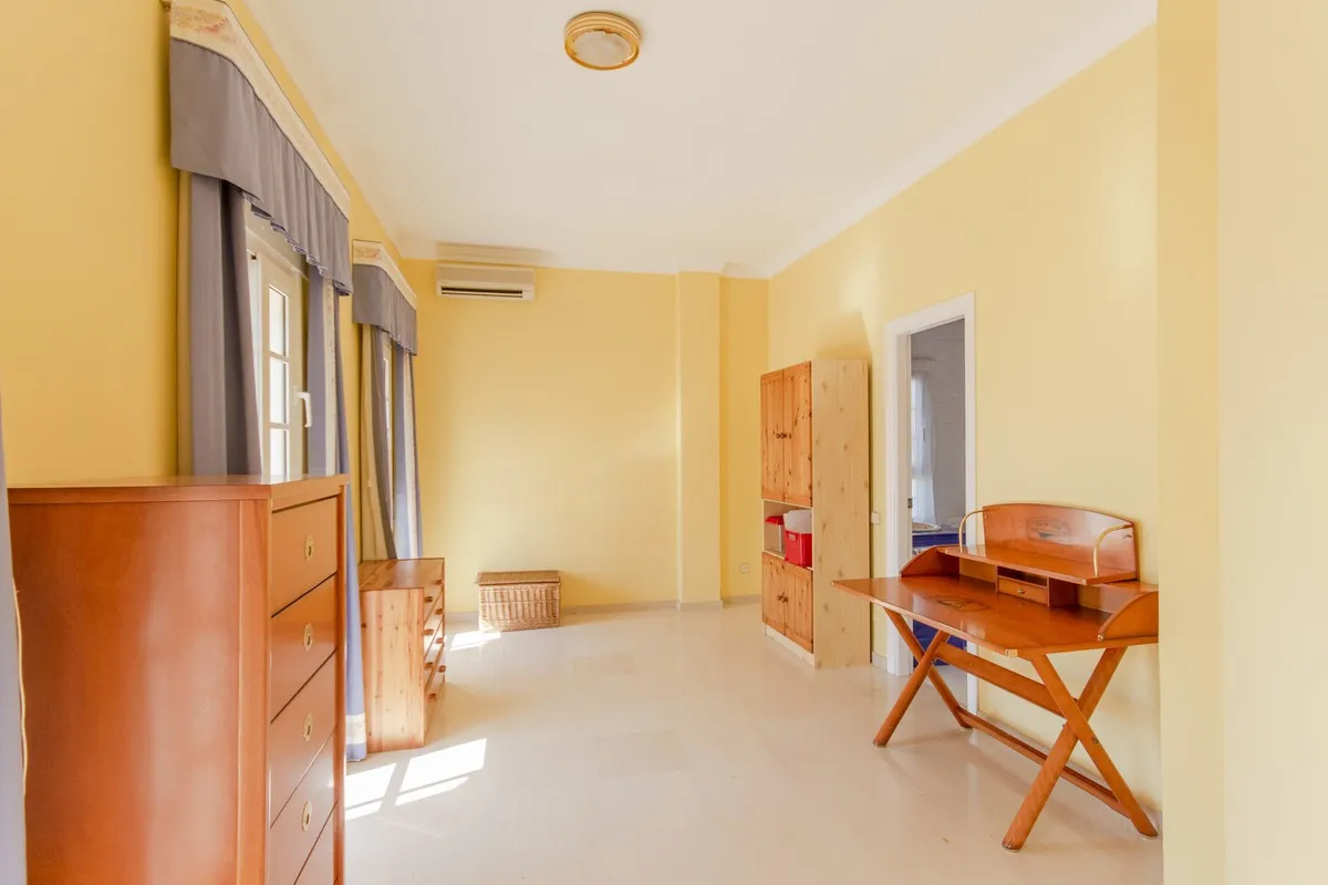 6 bedrooms Torrequebrada villa for sale