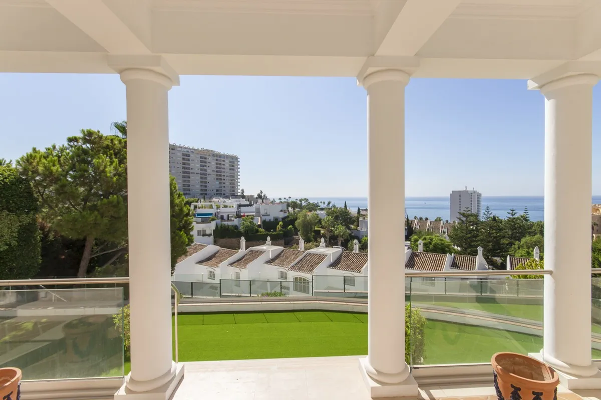 6 bedrooms Torrequebrada villa for sale