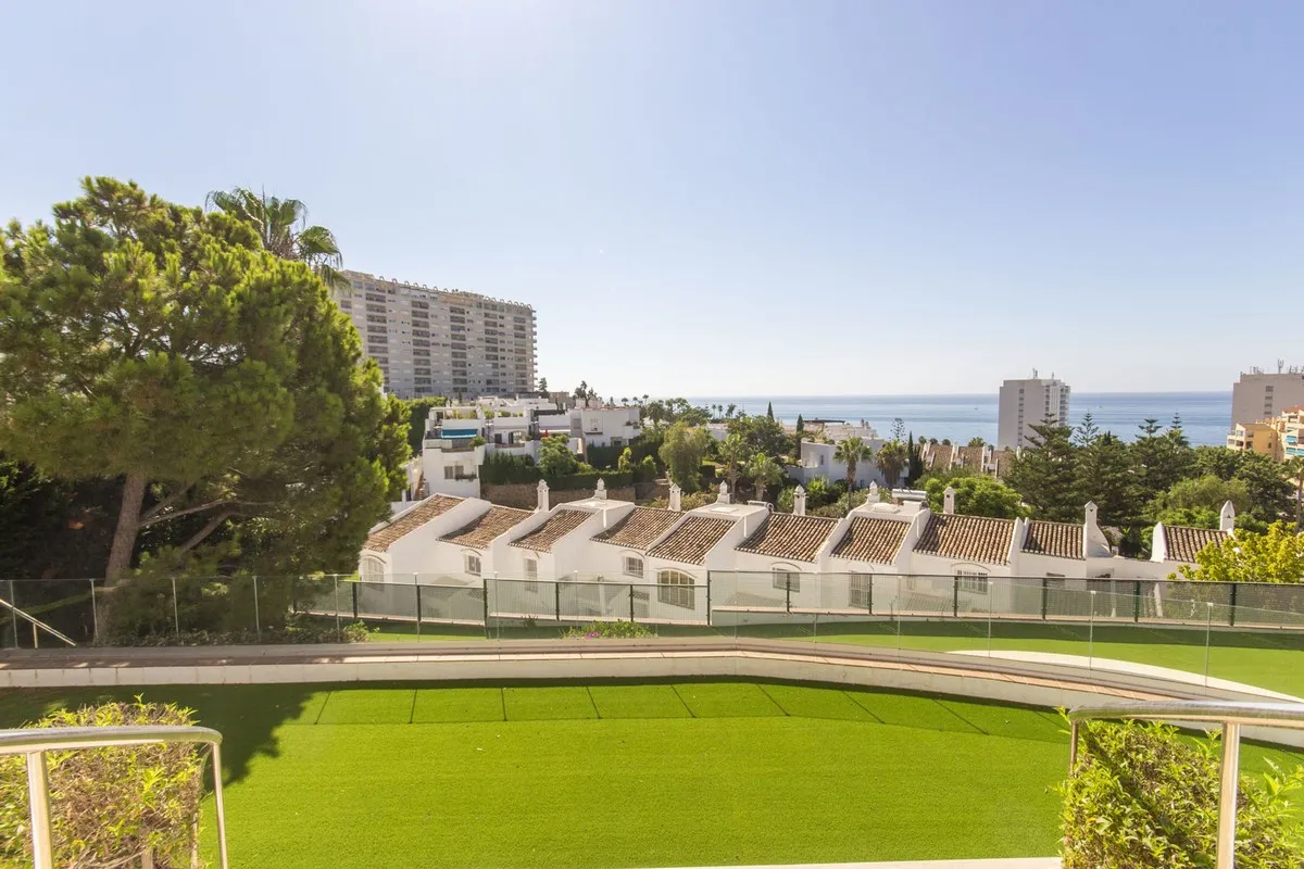 6 bedrooms Torrequebrada villa for sale