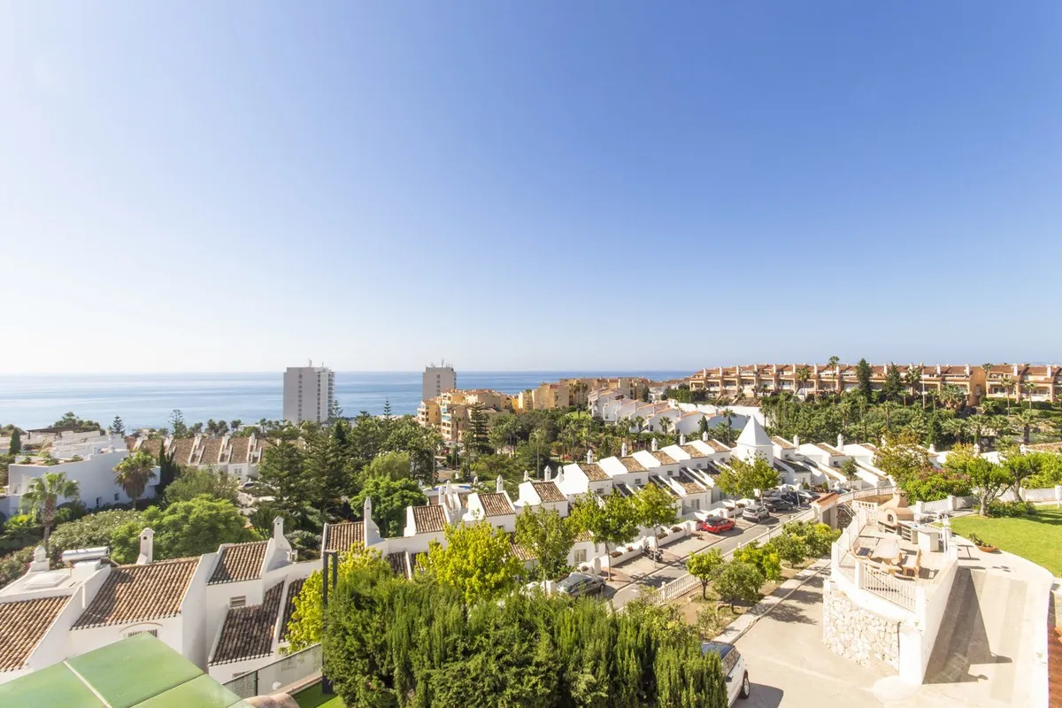 6 bedrooms Torrequebrada villa for sale