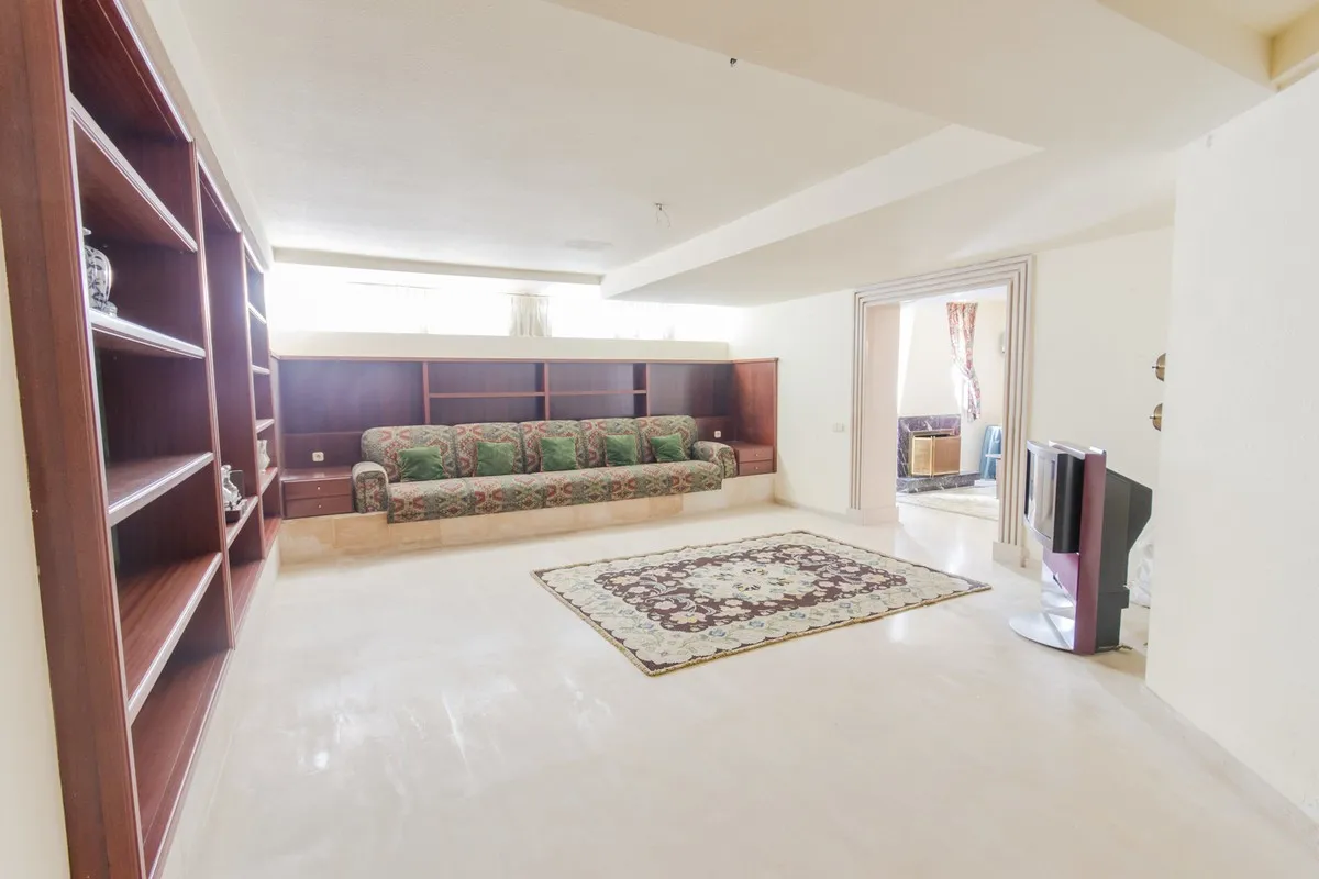 6 bedrooms Torrequebrada villa for sale