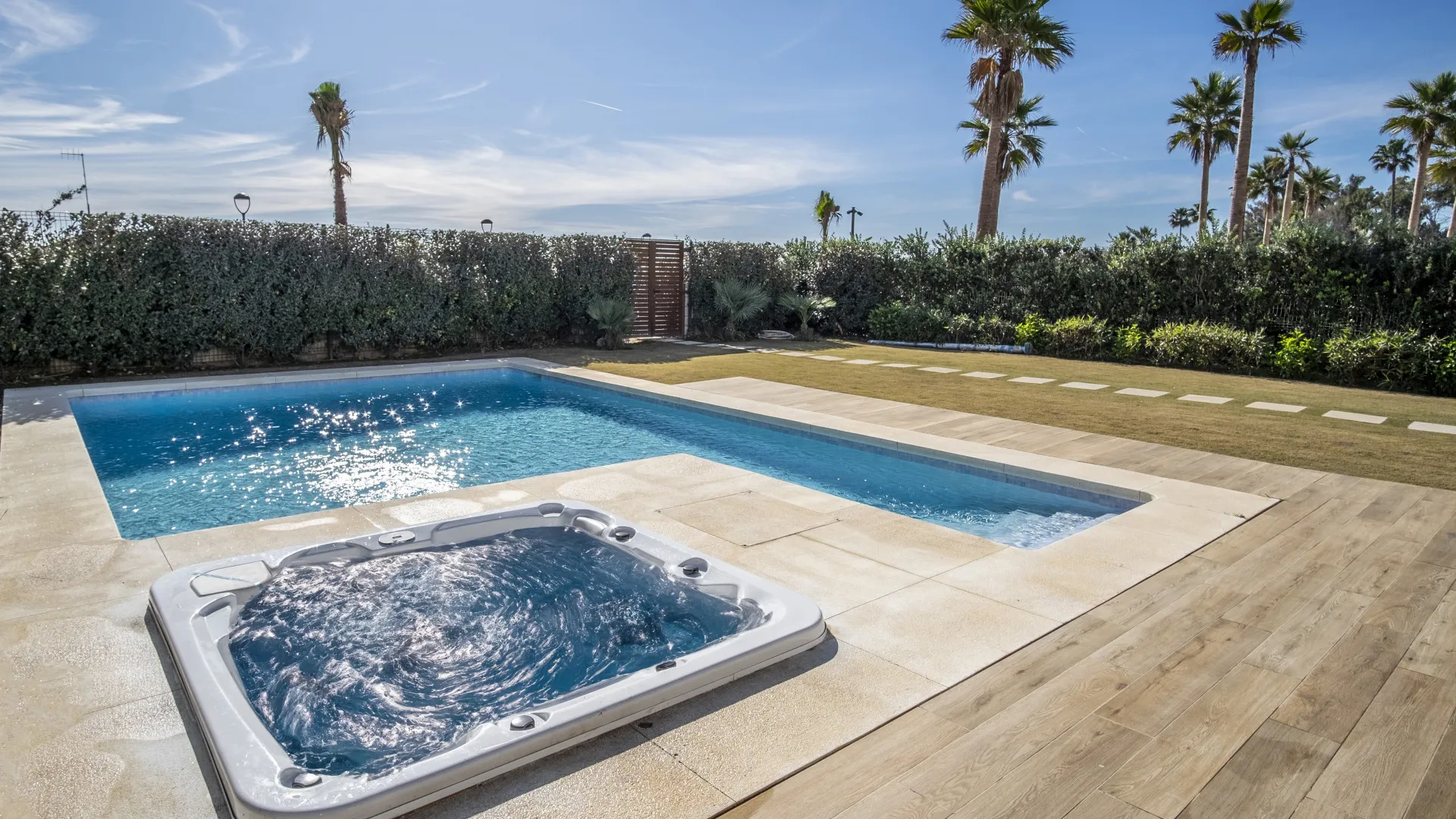 Se vende villa en Beach Side New Golden Mile