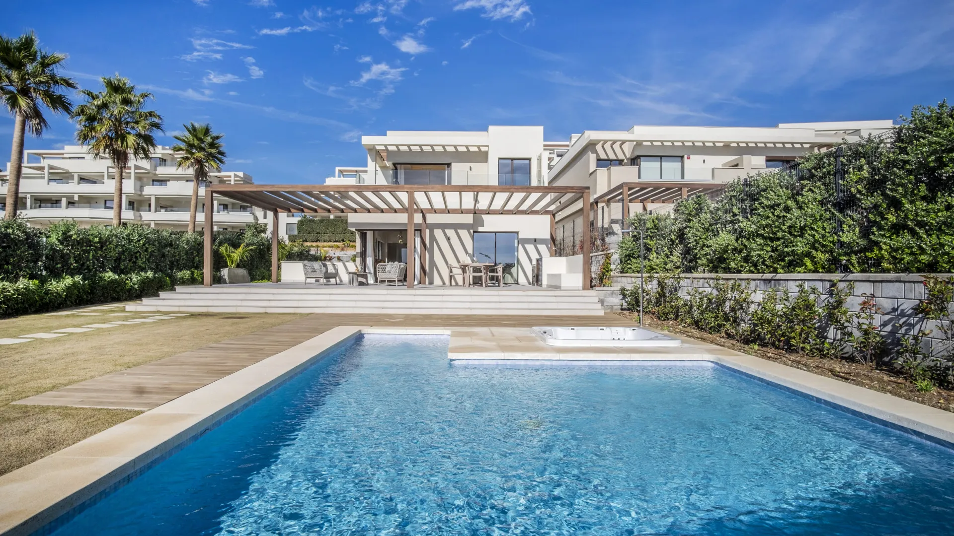 Se vende villa en Beach Side New Golden Mile