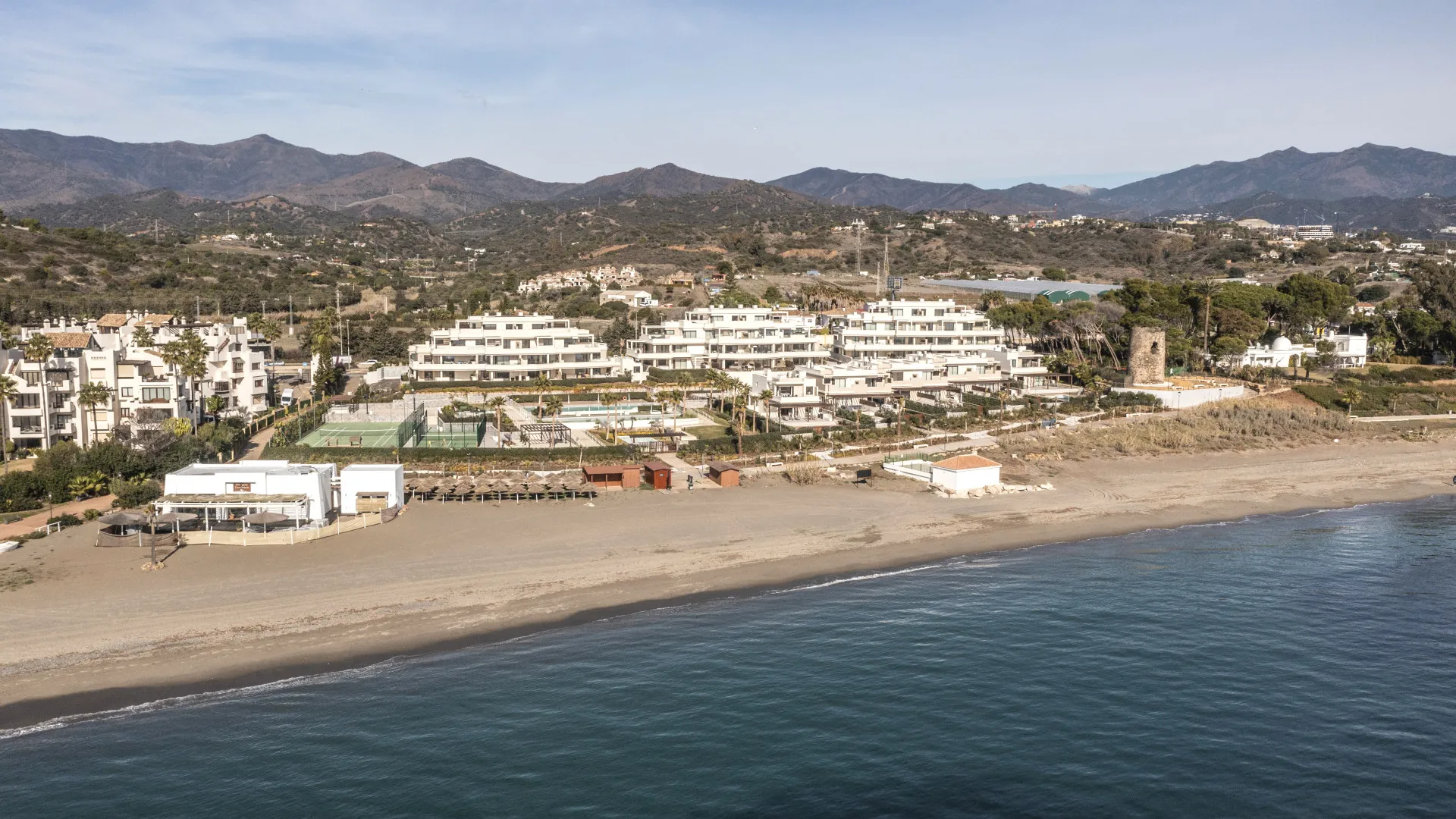 Se vende villa en Beach Side New Golden Mile
