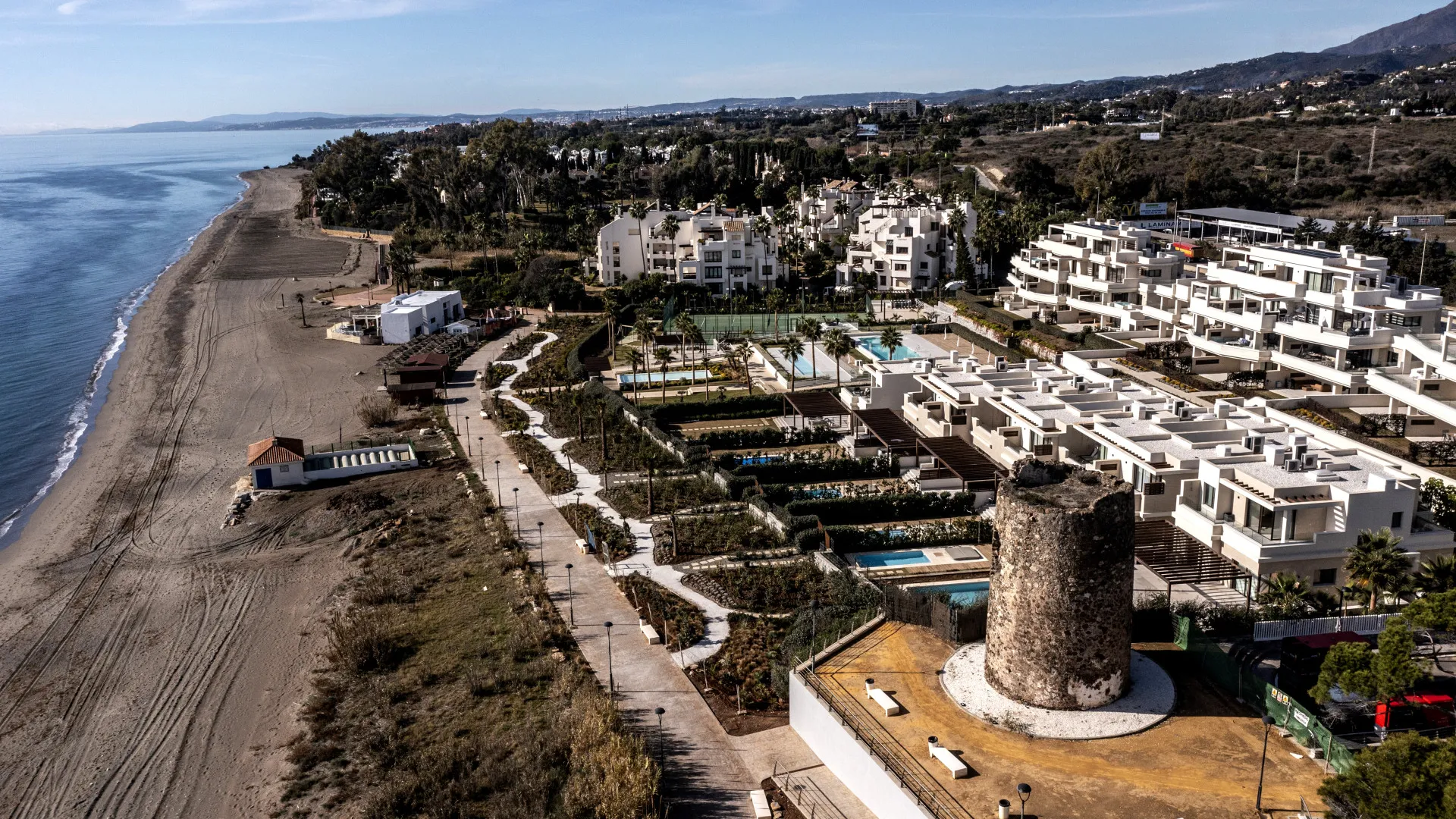 Se vende villa en Beach Side New Golden Mile