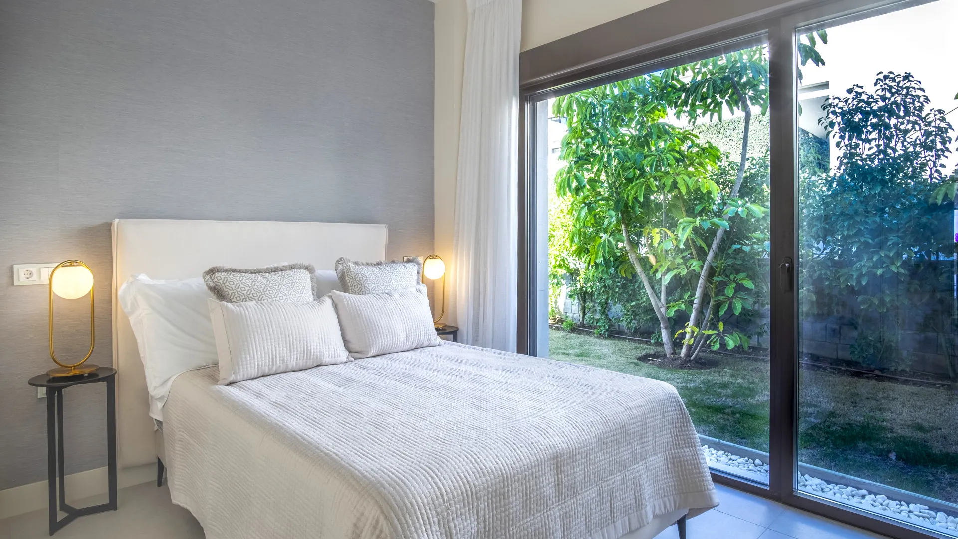 Se vende villa en Beach Side New Golden Mile