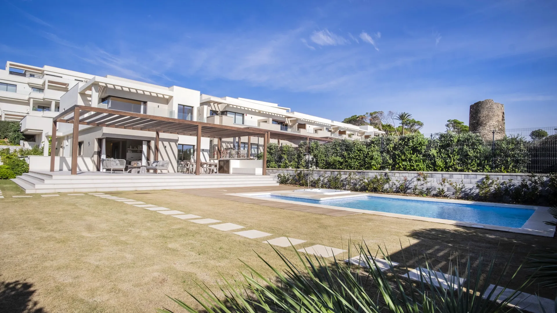 Se vende villa en Beach Side New Golden Mile