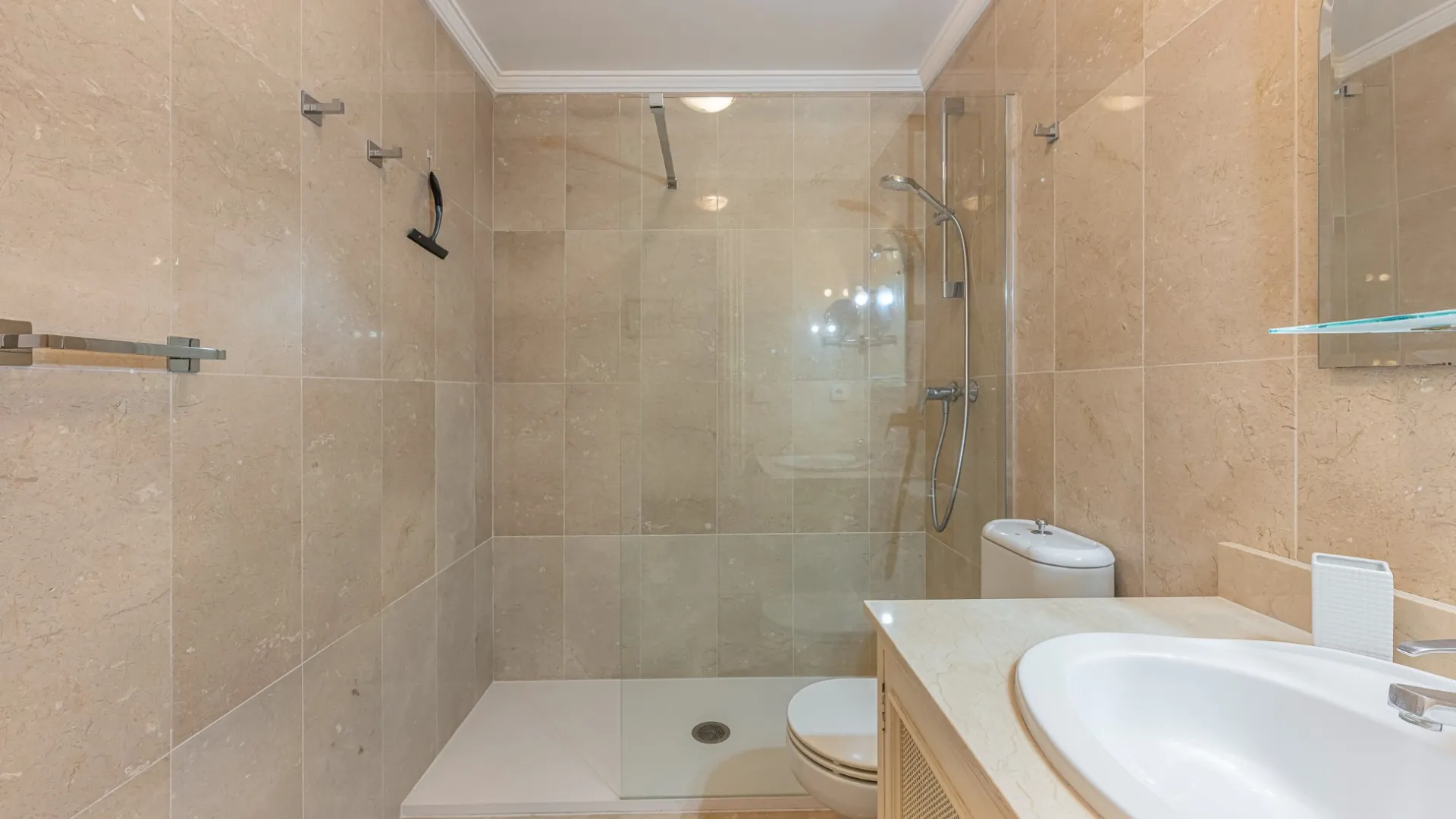 Buy 2 bedrooms ground floor apartment in Aloha Gardens