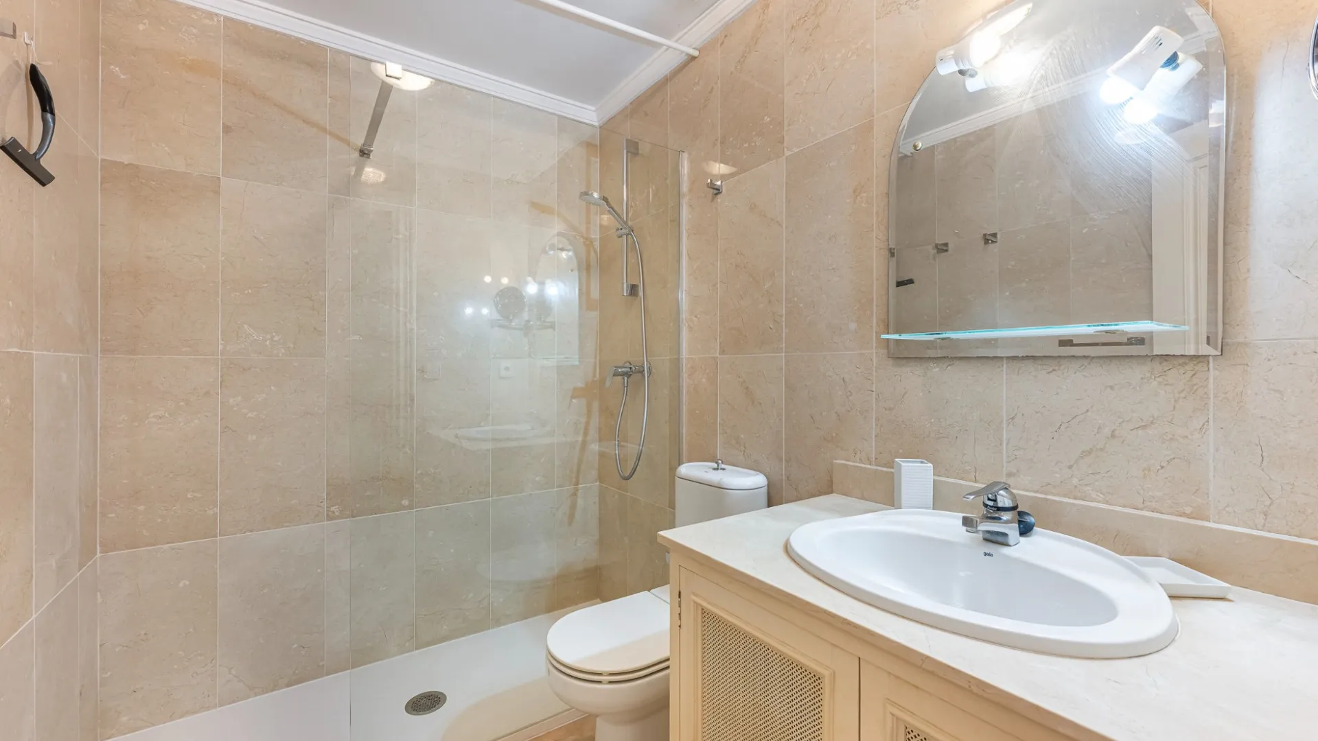 Buy 2 bedrooms ground floor apartment in Aloha Gardens