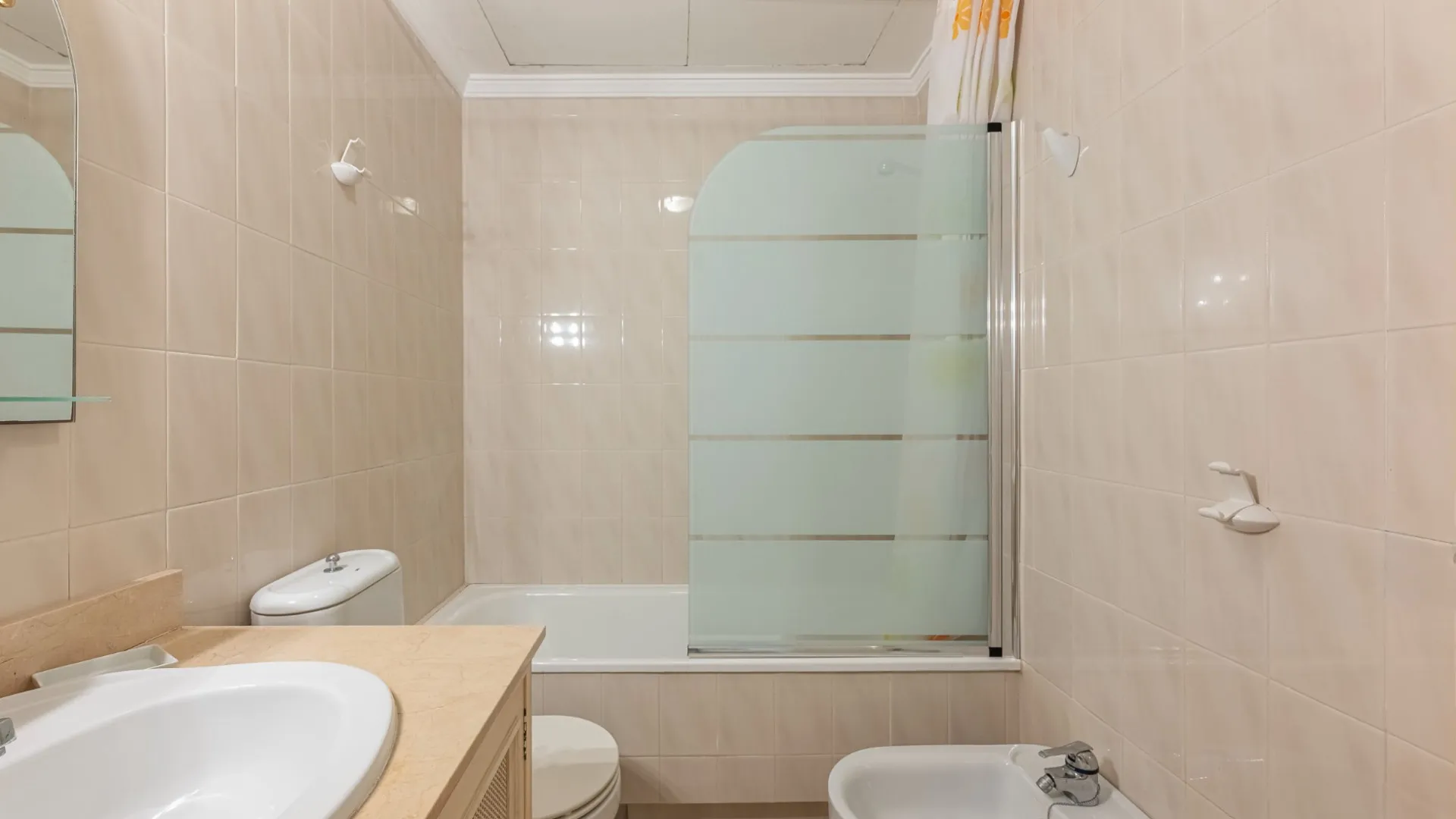 Buy 2 bedrooms ground floor apartment in Aloha Gardens